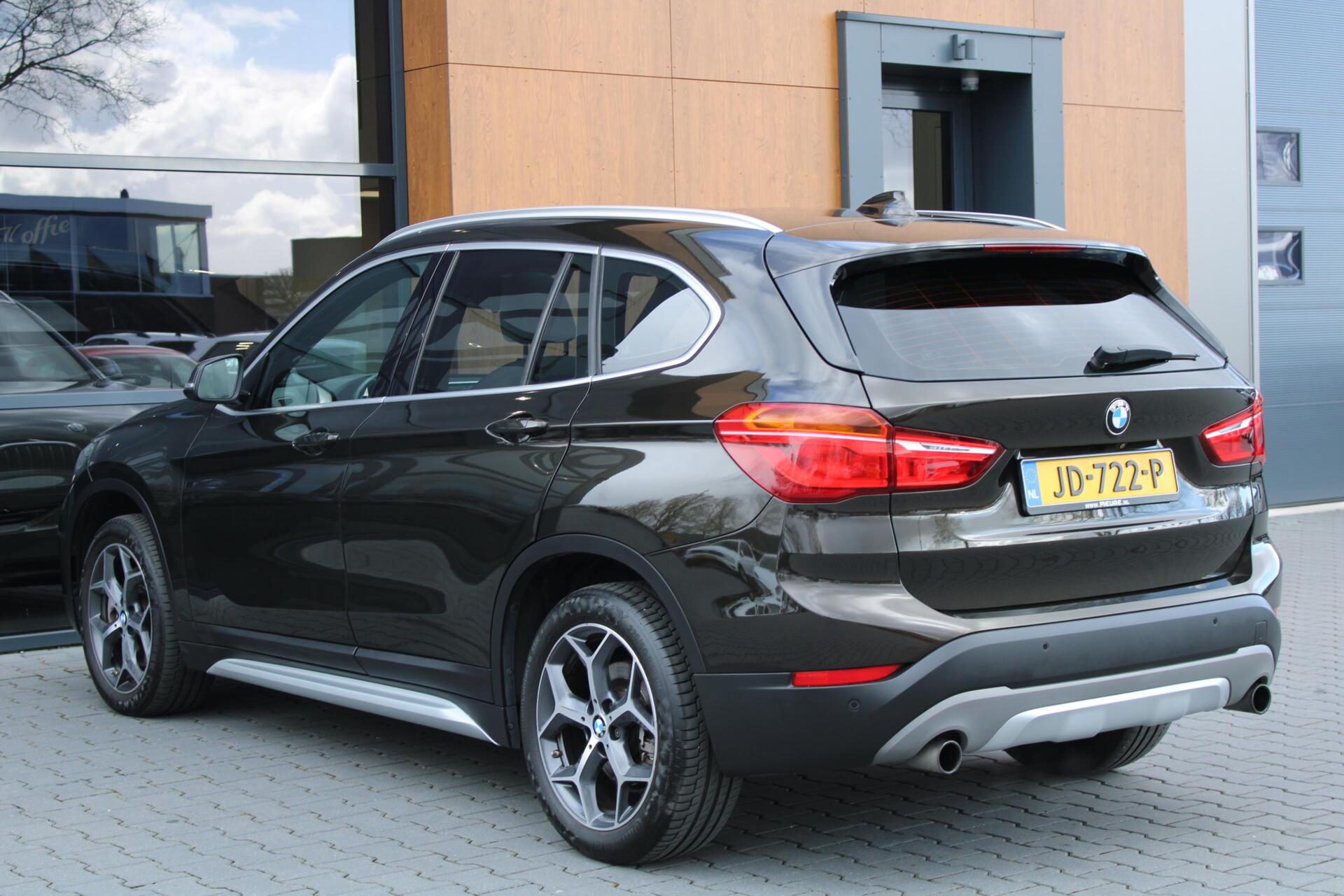 Foto van BMW X1 Xdrive20i