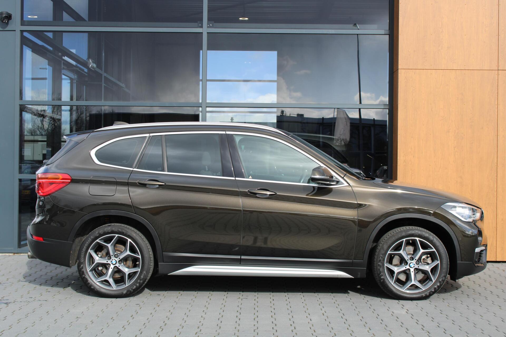 Foto van BMW X1 Xdrive20i