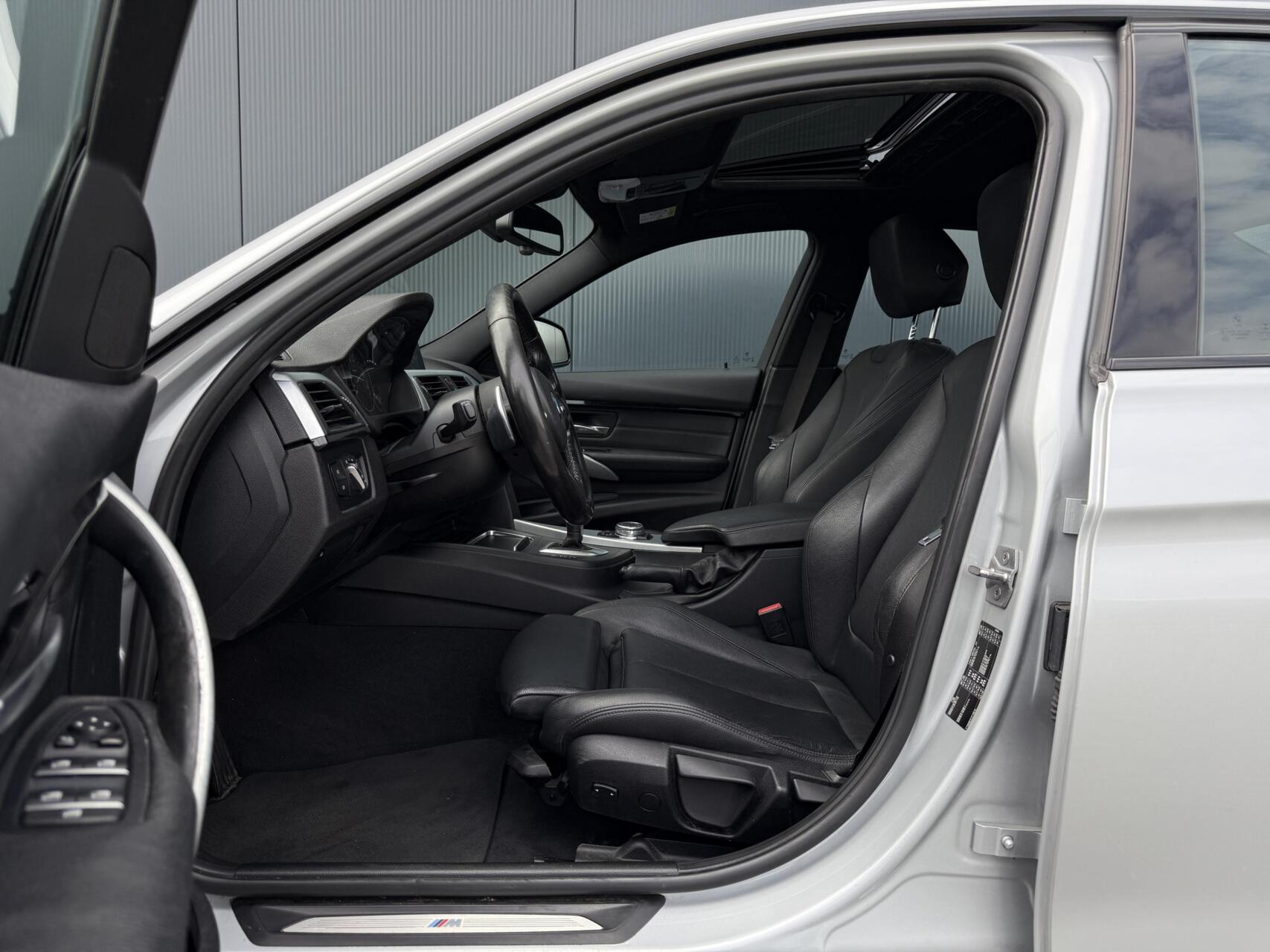 Foto van BMW 330i