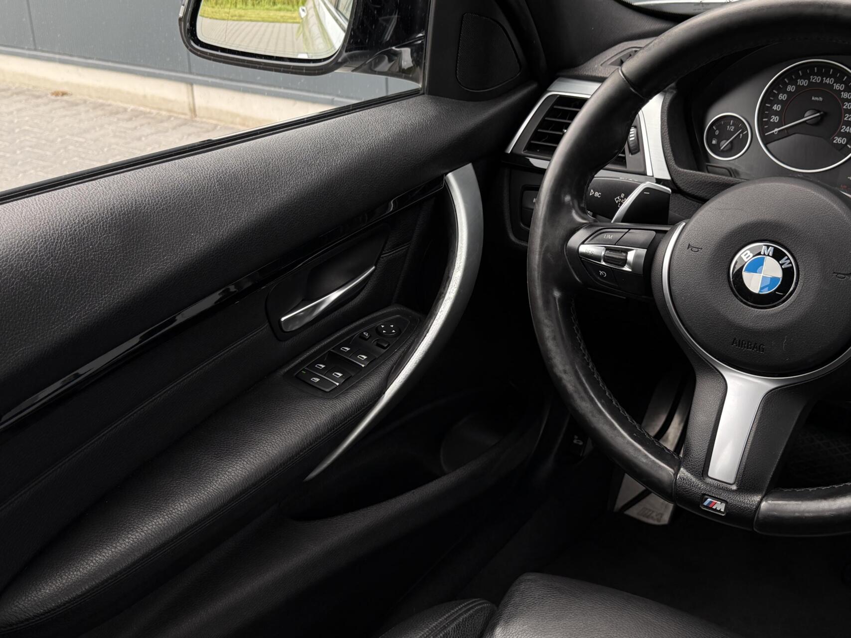 Foto van BMW 330i