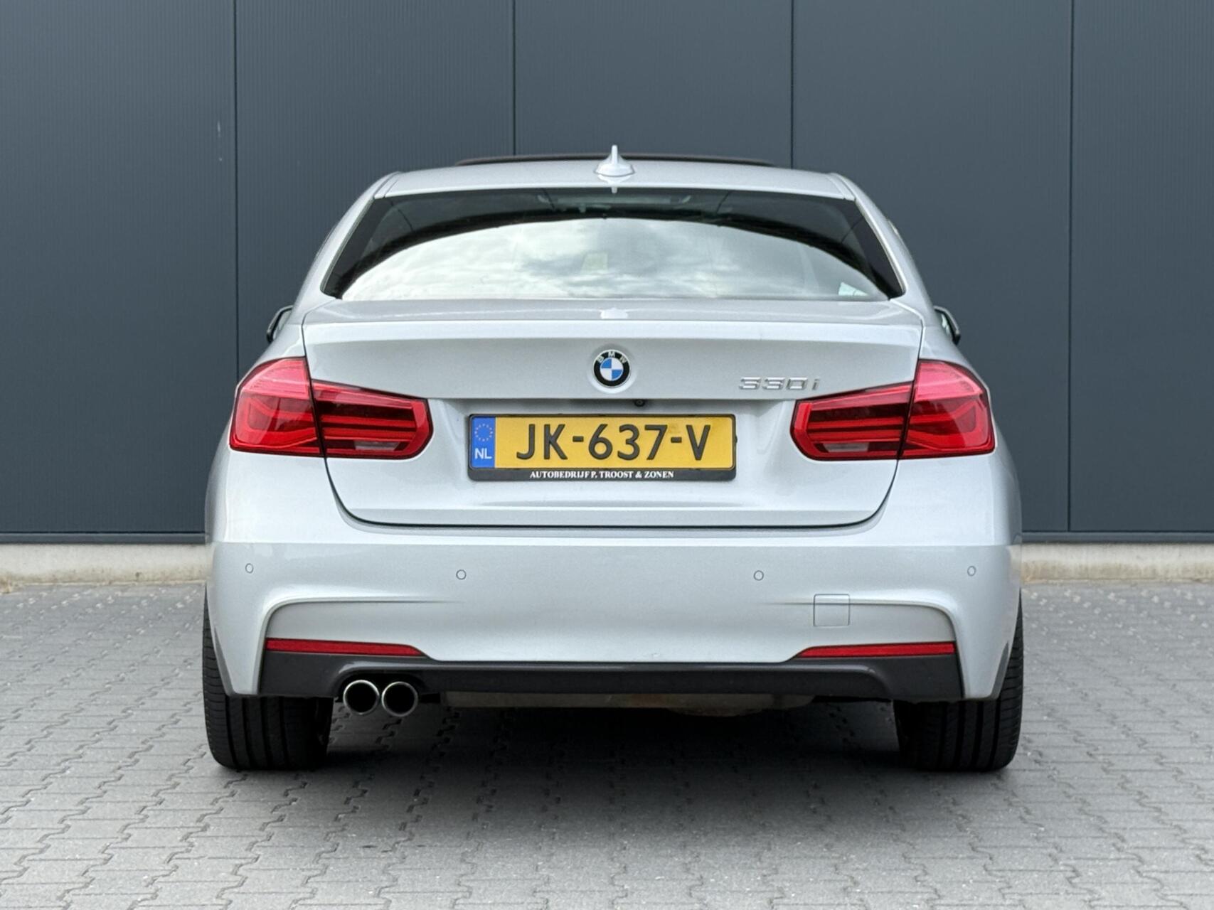 Foto van BMW 330i