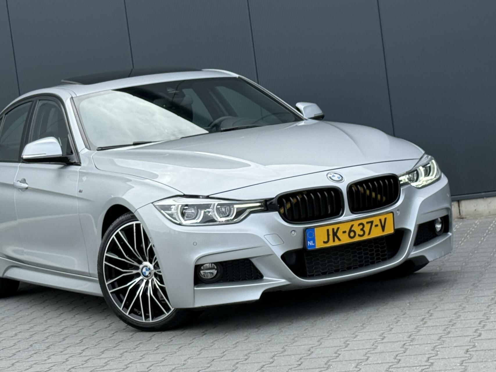 Foto van BMW 330i