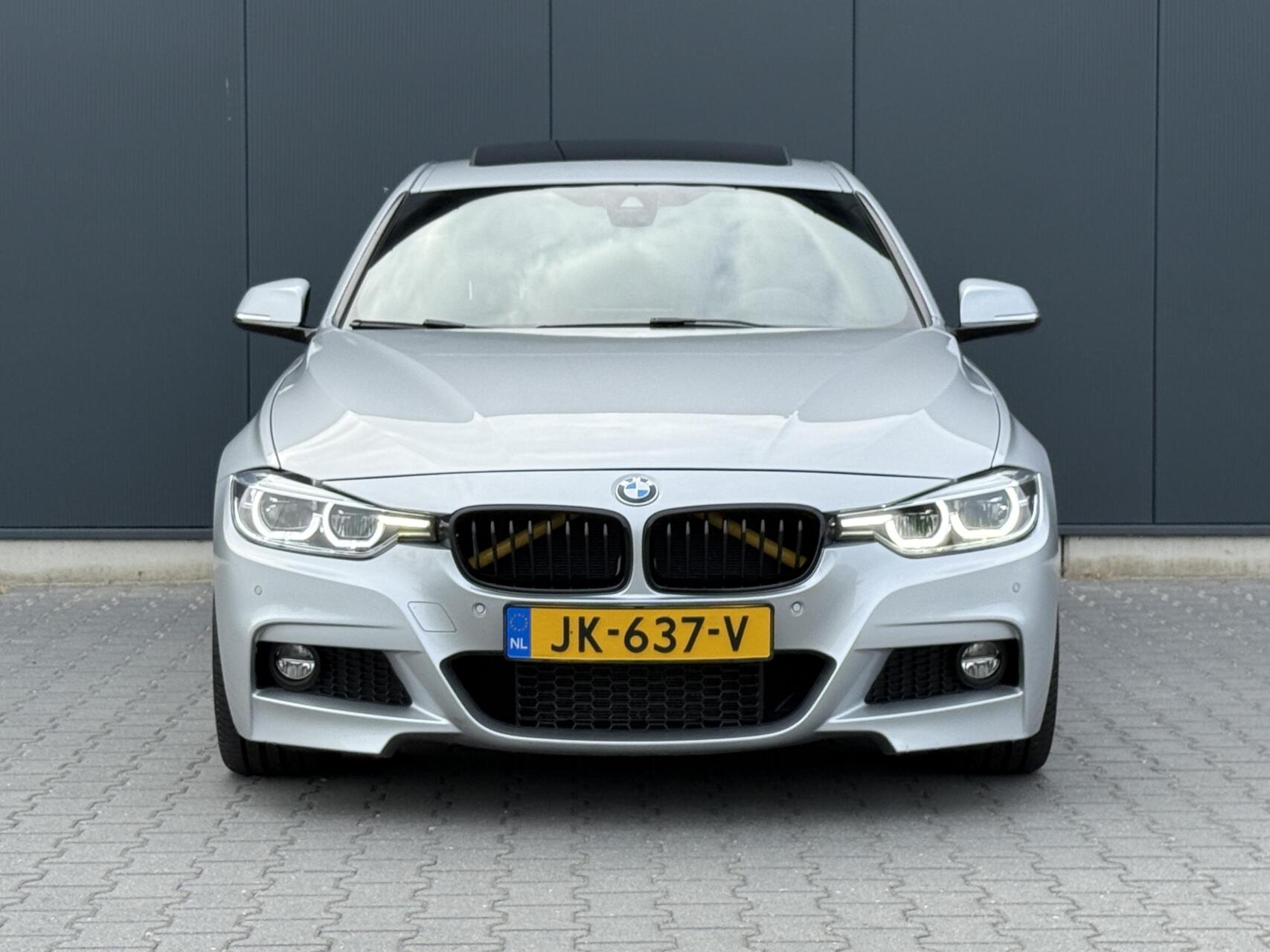 Foto van BMW 330i
