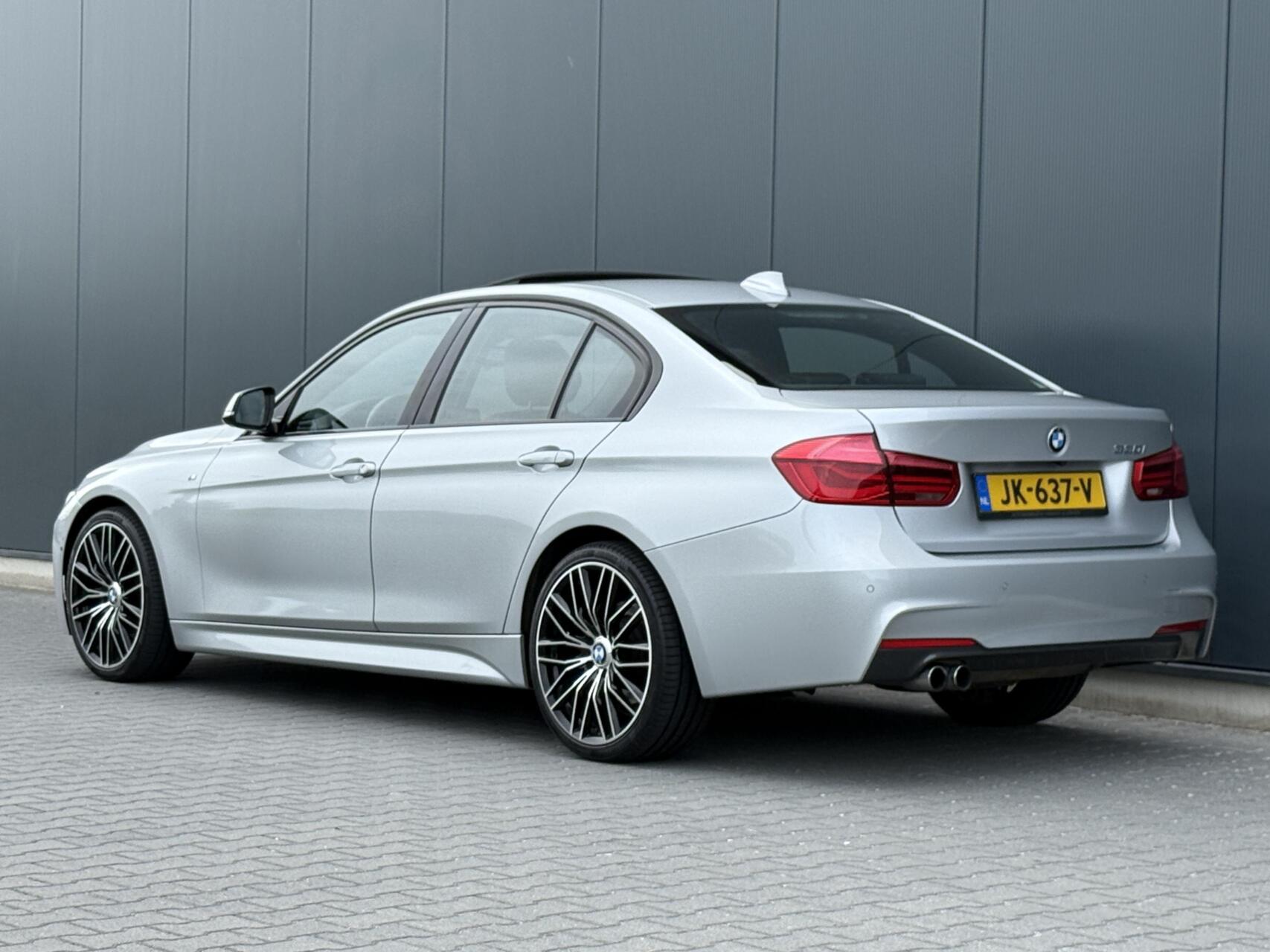 Foto van BMW 330i
