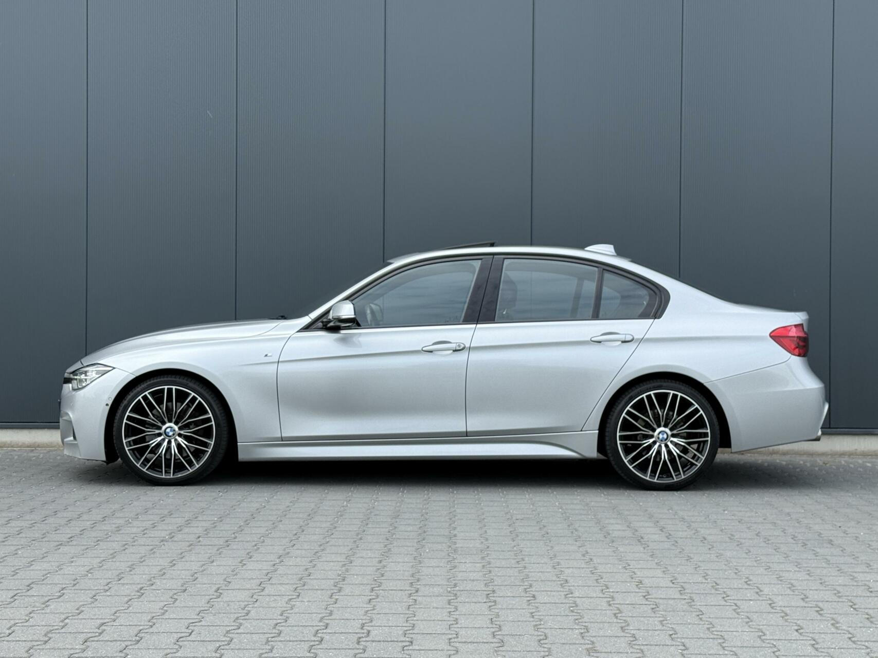 Foto van BMW 330i