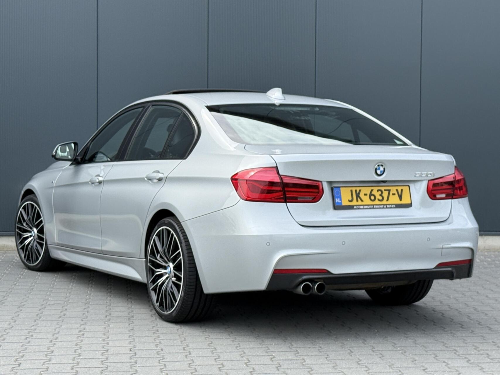Foto van BMW 330i