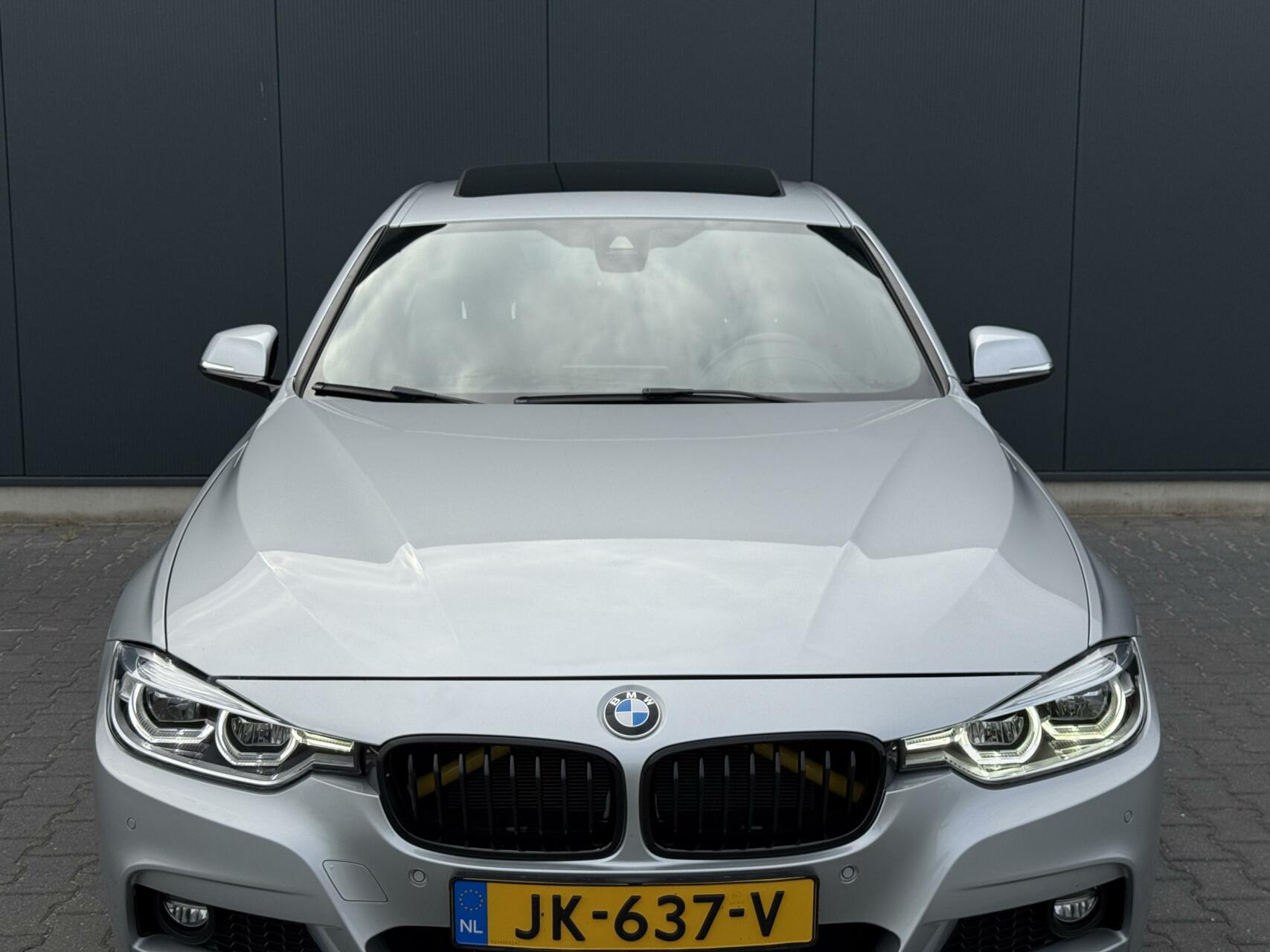 Foto van BMW 330i