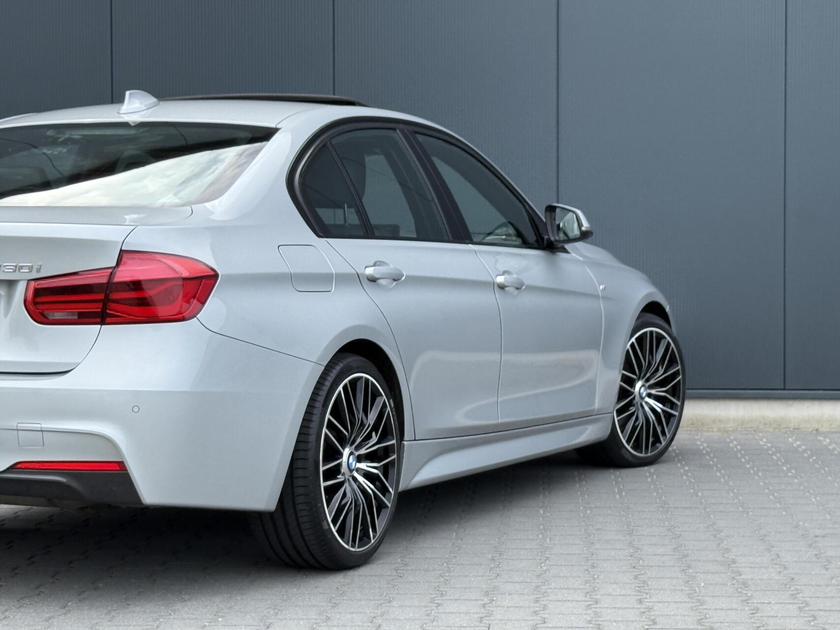 Foto van BMW 330i