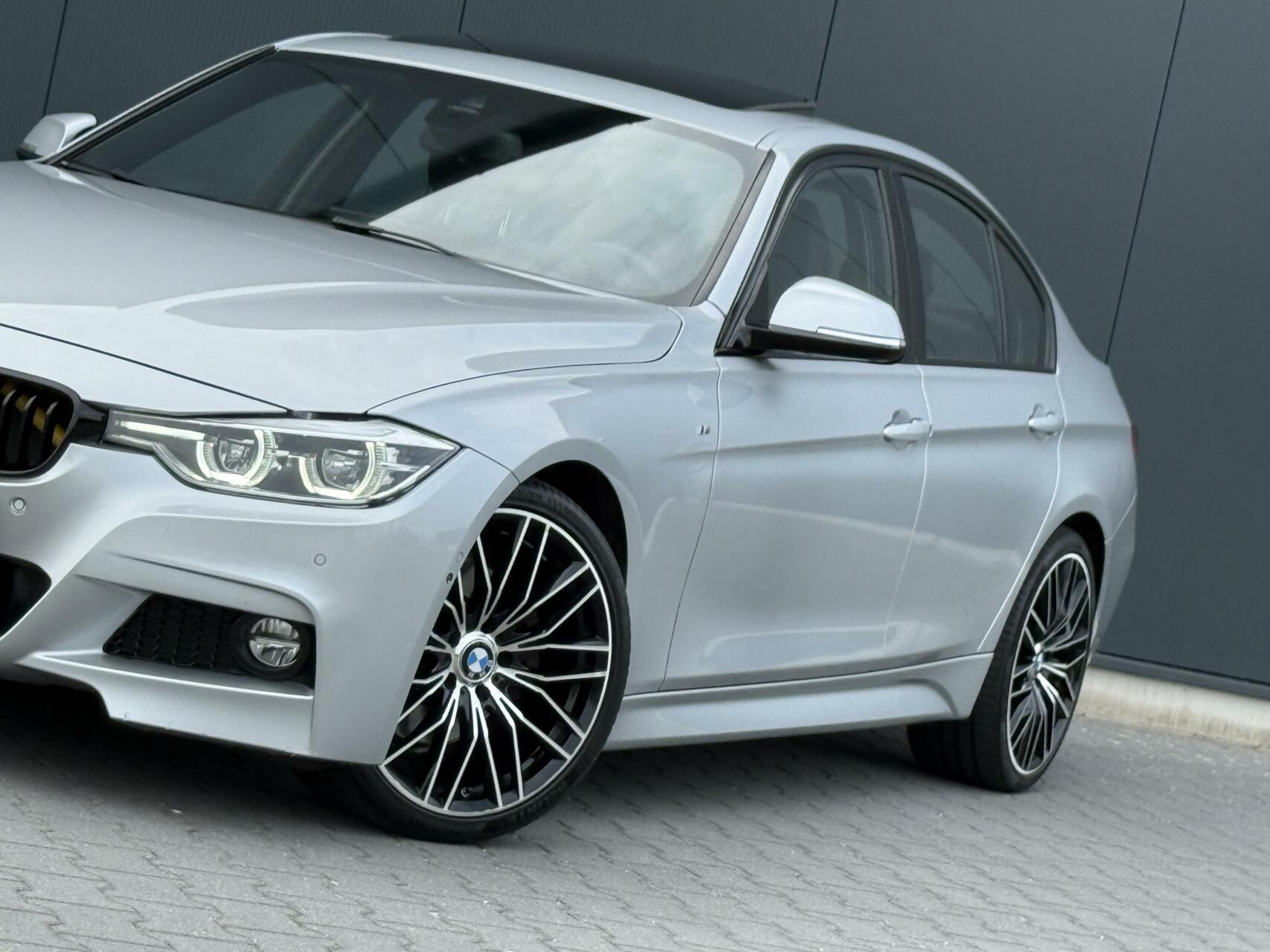 Foto van BMW 330i