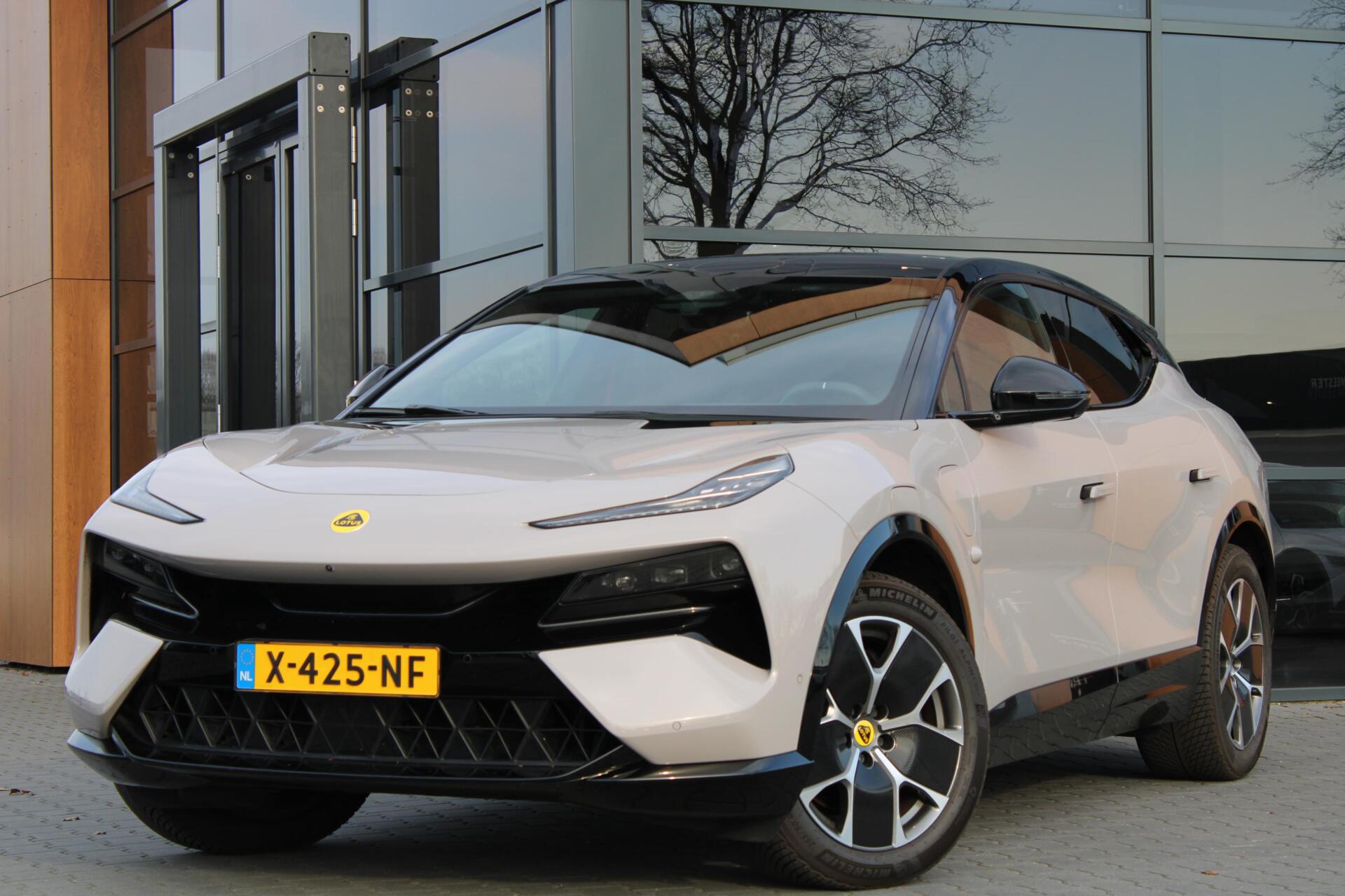 Foto van Lotus Eletre
