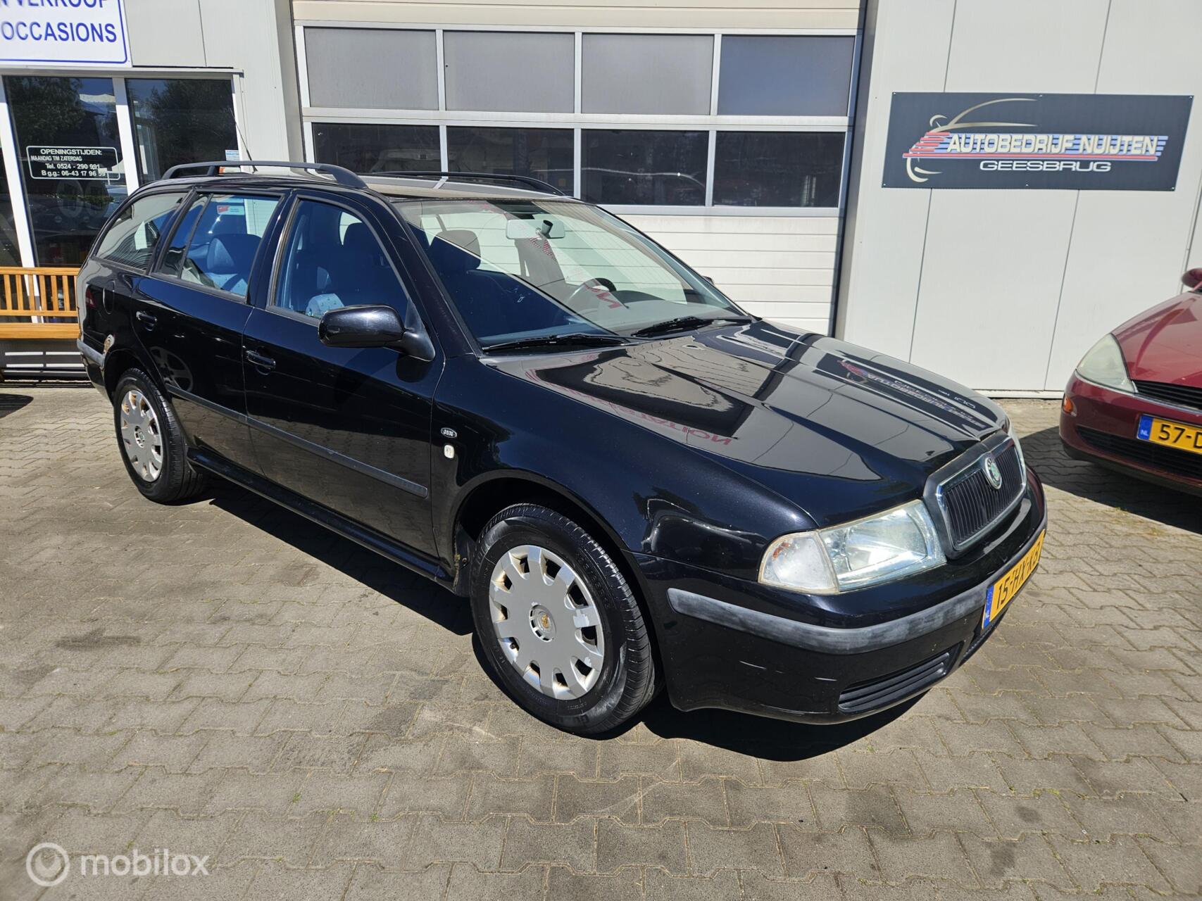 Skoda Octavia 1.6 Ambiente CLIMA..TREKHAAK 2002 - voorkant