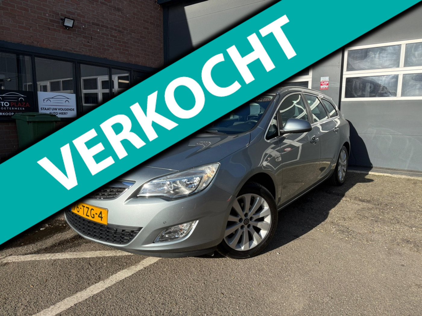 Opel Astra 1.4 Turbo Cosmo 2012 - voorkant
