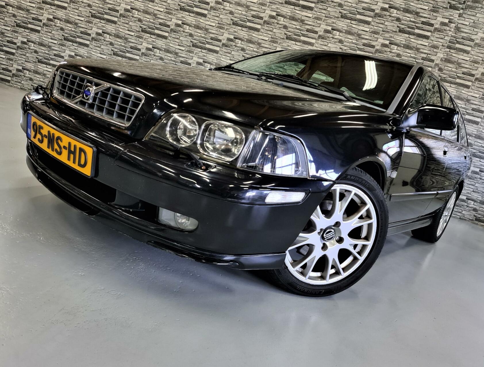 Volvo V40 2.0 Europa*2004*Automaat*Trekhaak*Nieuwe APK*NAP*! 2004 - voorkant
