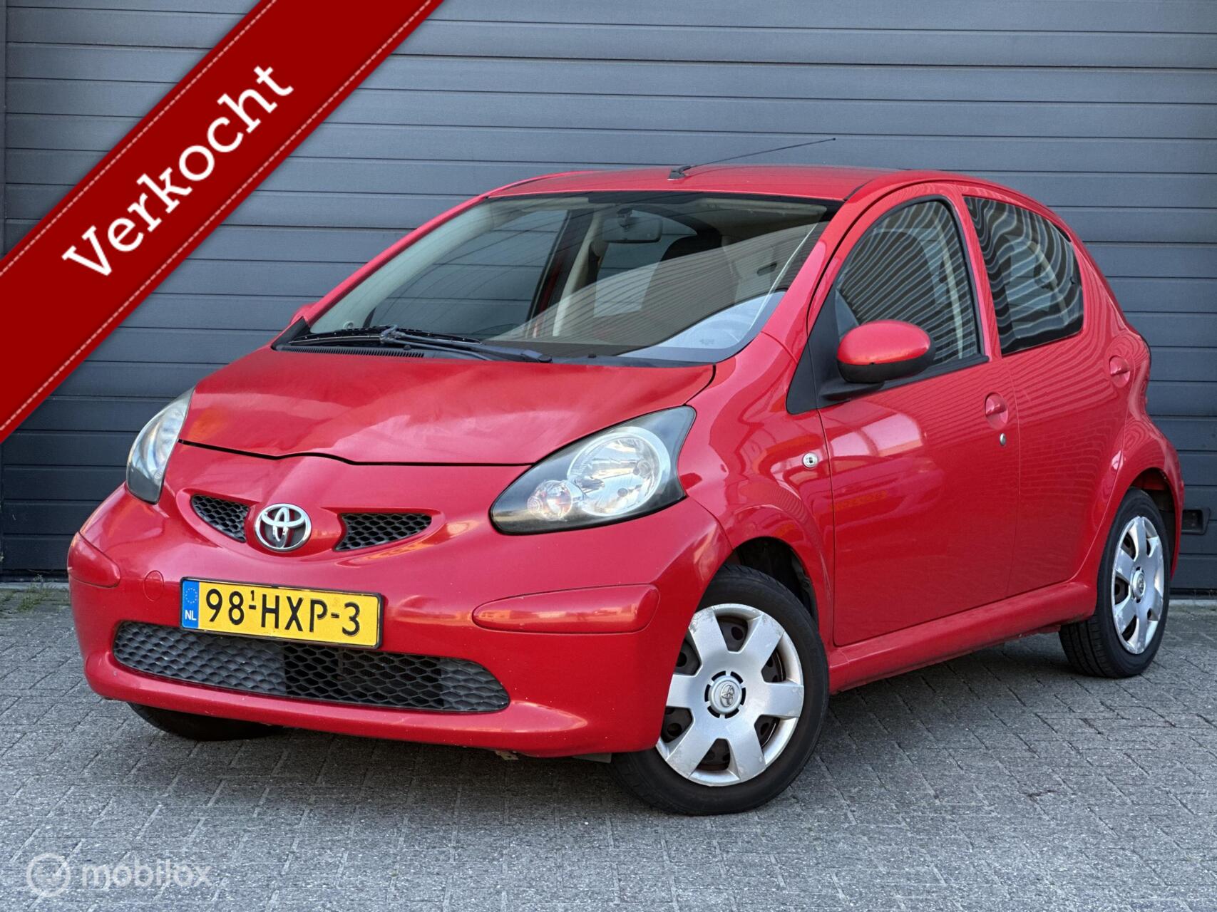 Toyota Toyota Aygo 1.0-12V + | 5 Deurs | Nieuwe APK | 2007 - voorkant
