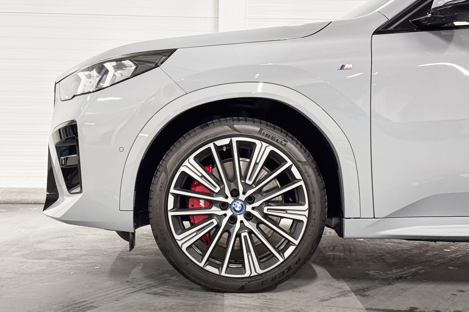 Foto van BMW Ix2 Xdrive30