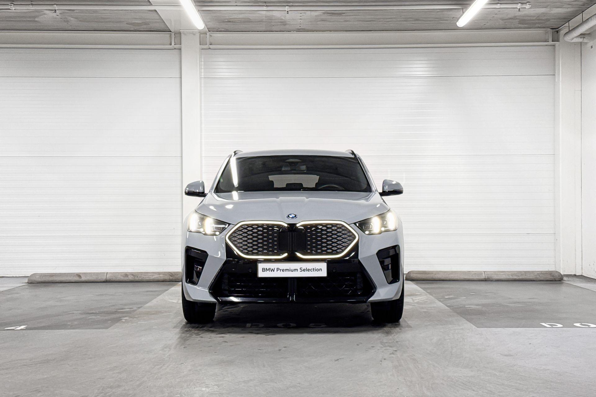Foto van BMW Ix2 Xdrive30