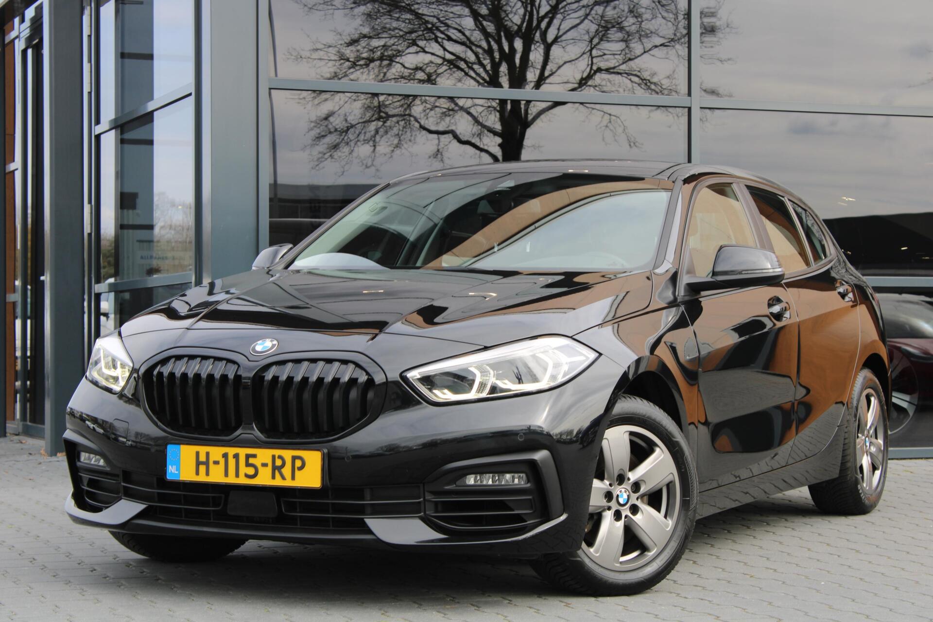 BMW 118i 118i | Origineel NL | Trekhaak | LED koplampen 2020 - voorkant