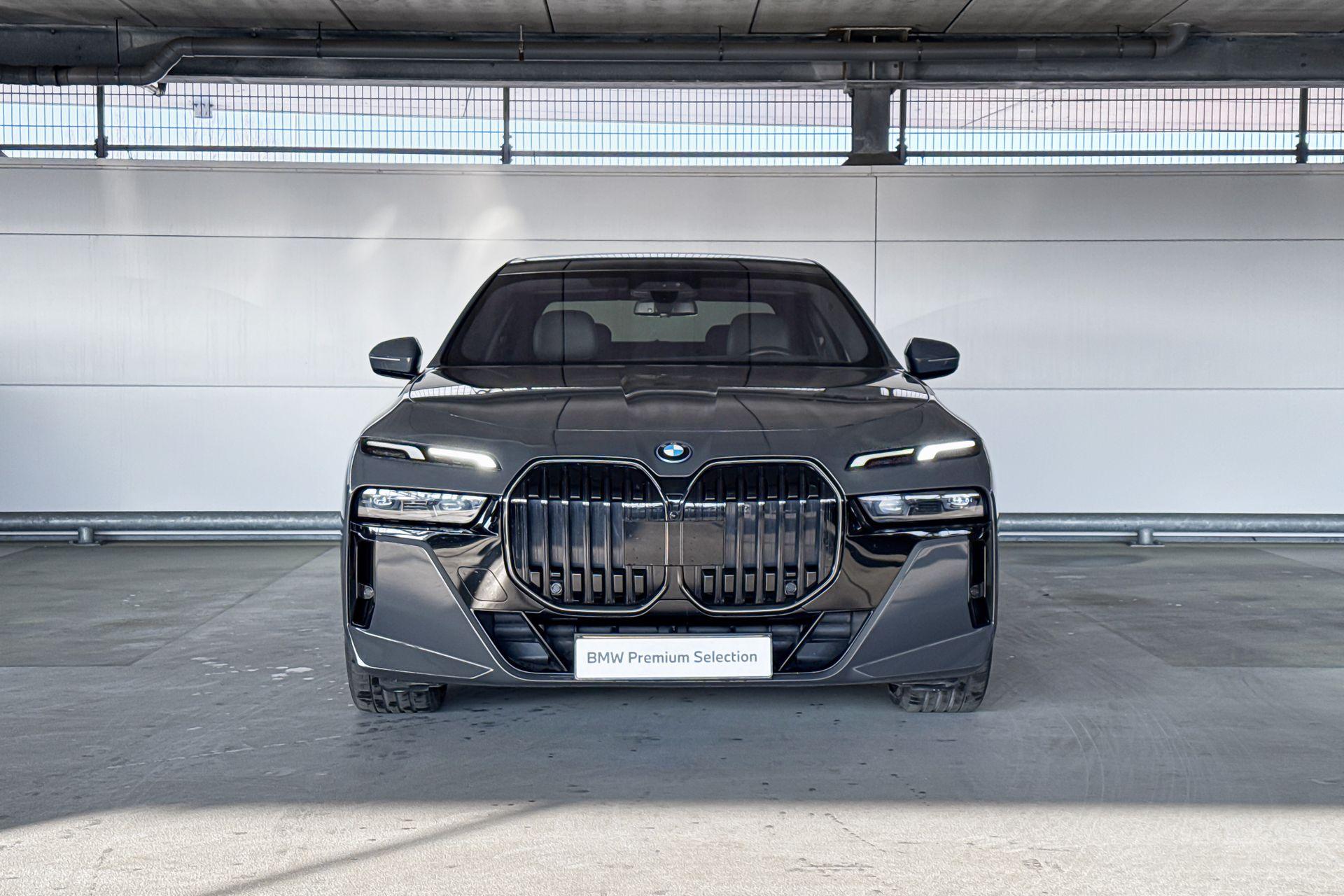 Foto van BMW 750e xDrive