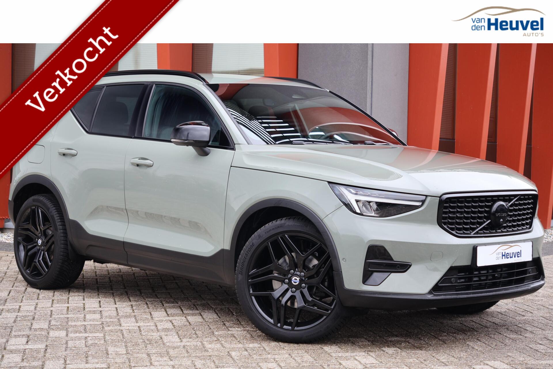 Volvo XC40 B3 Plus Dark | Stoelverwarming | 360° Camera | H/K | Memory Stoelen | Glossy Black 2022 - voorkant