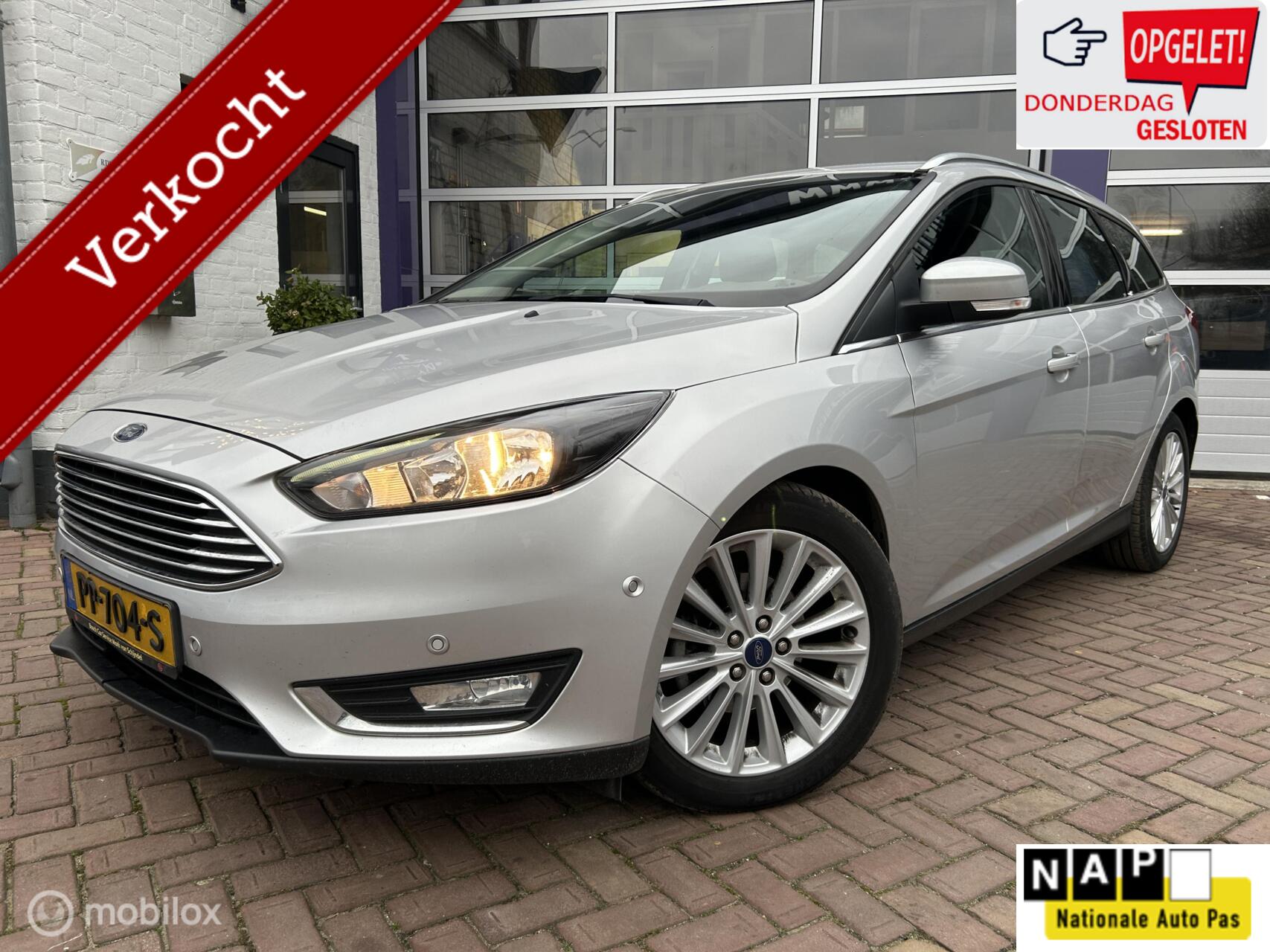 Ford Focus 1.5 TDCI Titanium * AUTOMAAT * NAVIGATIE * 2017 - voorkant