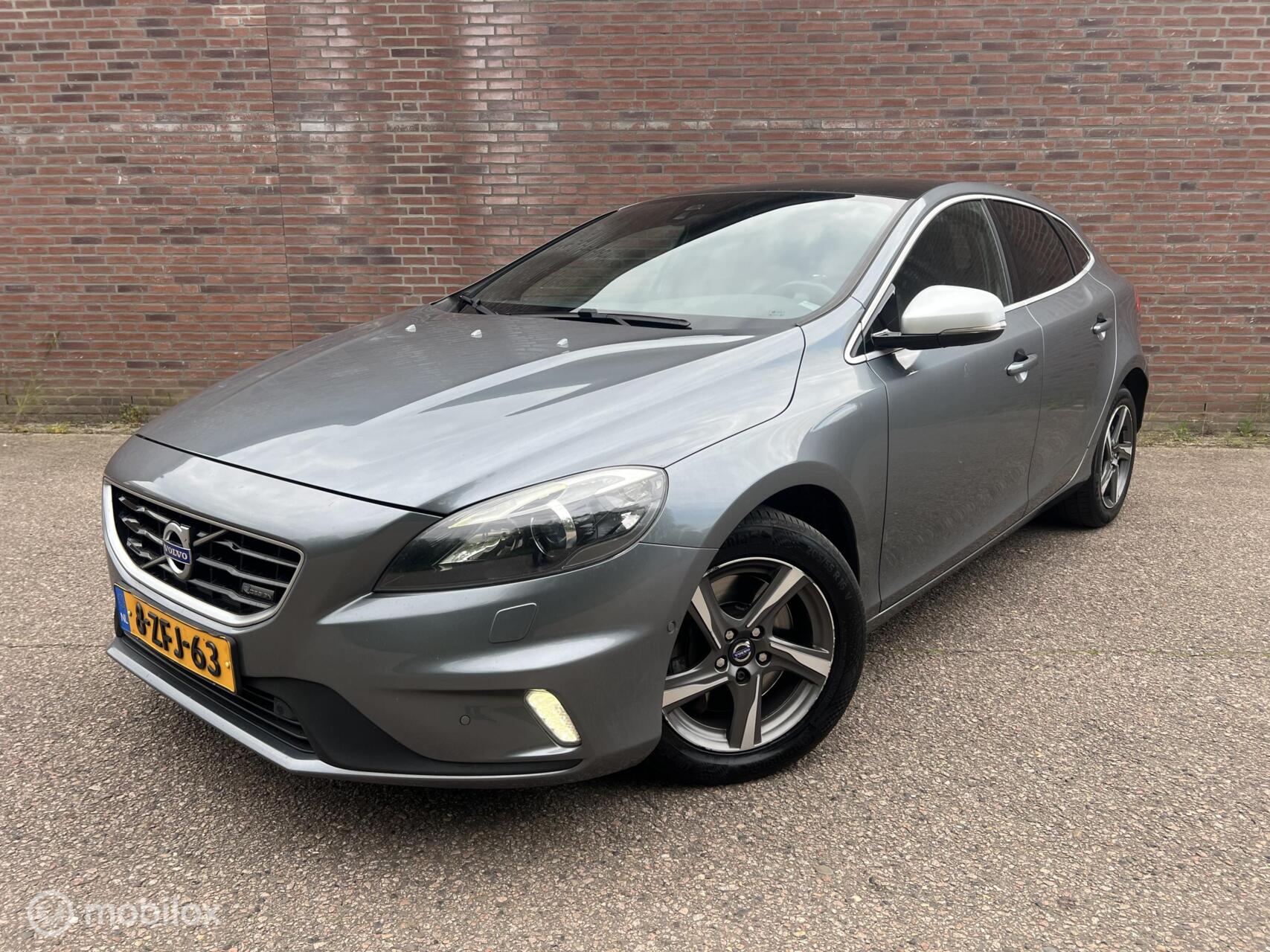 Volvo V40 2.0 D4 R-Design|Pano |Leder |Memory |Harman/Kardon 2014 - voorkant