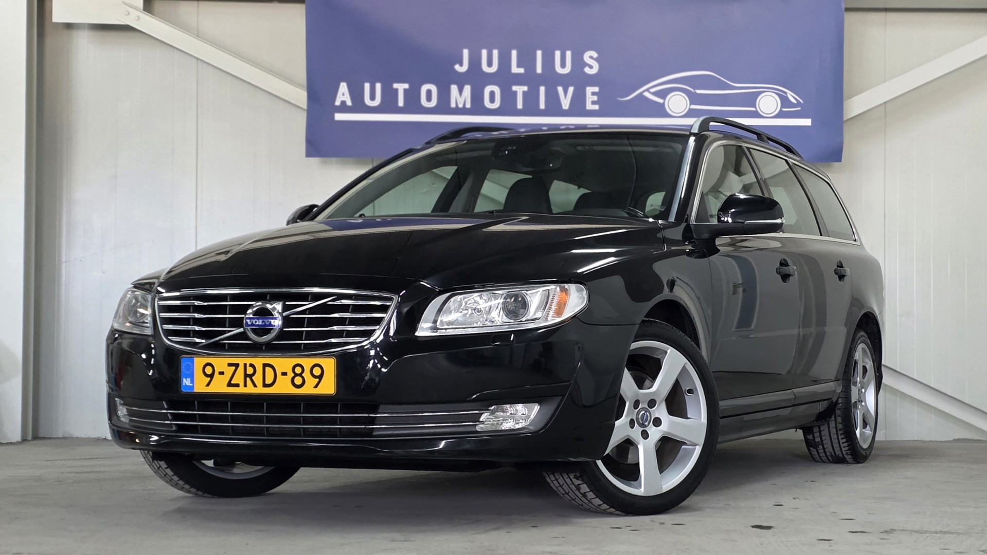 Volvo V70 1.6 T4 Nordic+ Trekhaak Volledig Onderhoud Leer Mooi! 2015 - voorkant
