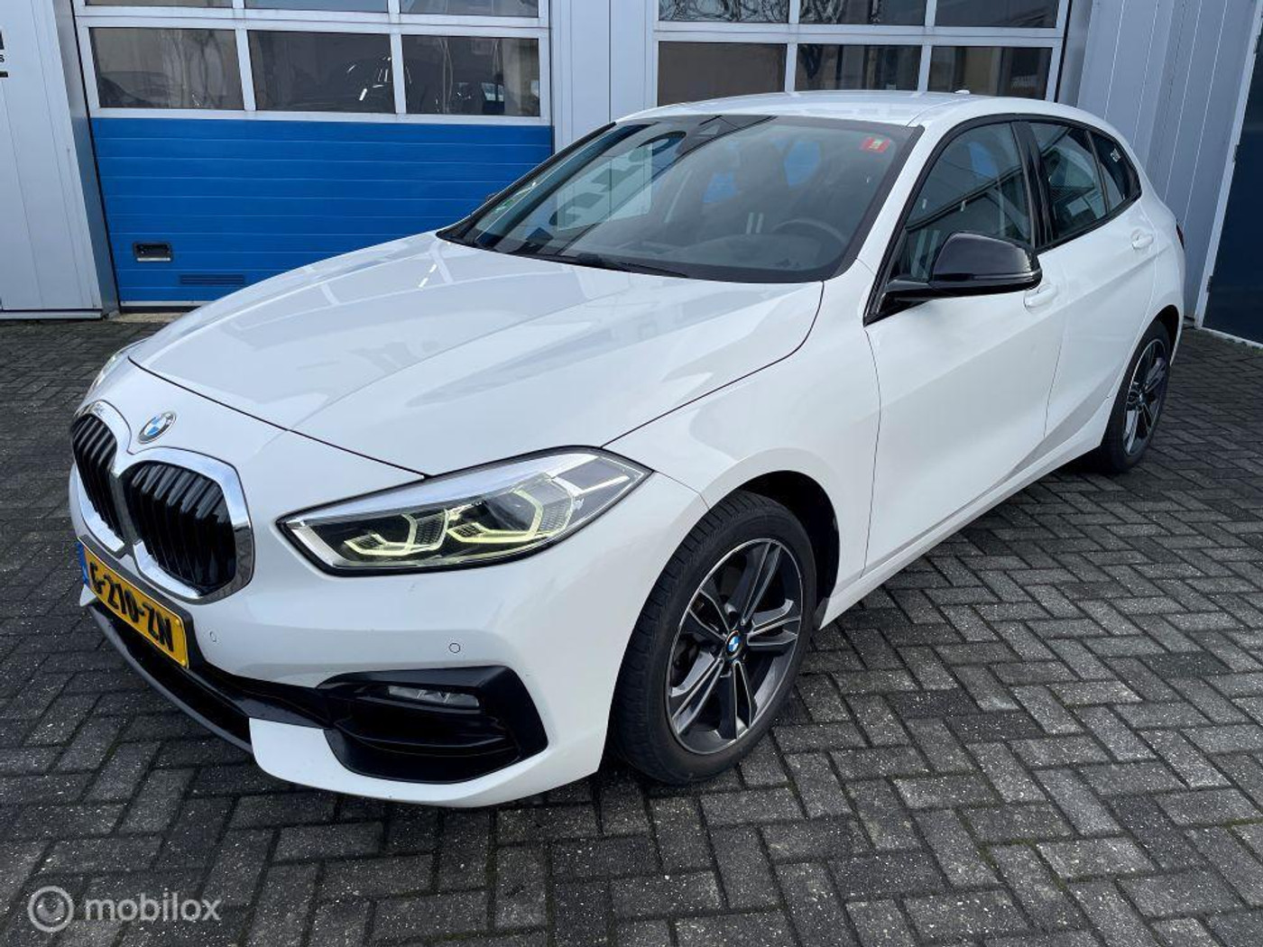 BMW 118i 118i Executive Automaat-Sp.interieur-17''-Navi. 2020 - voorkant