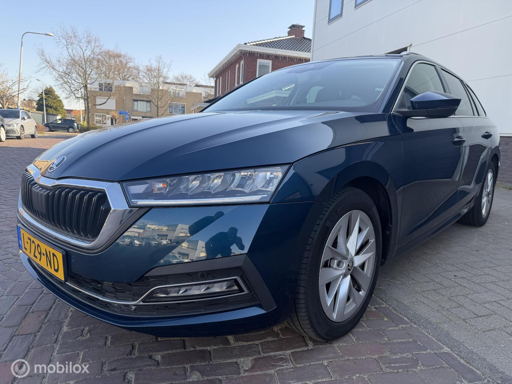 Skoda Octavia 1.0 e-TSI Business Edition Plus 2021 - voorkant