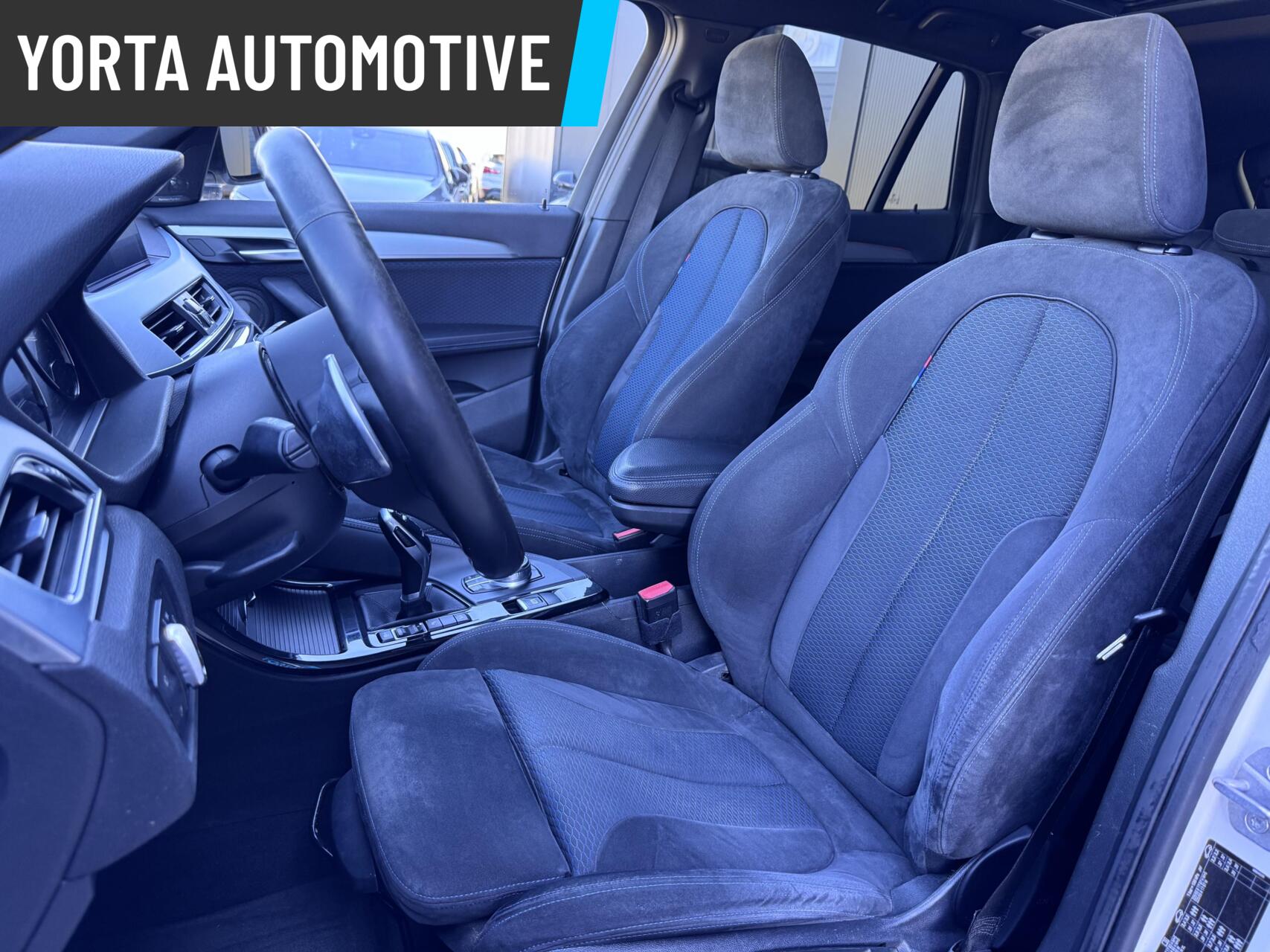 Foto van BMW X1 Xdrive20i