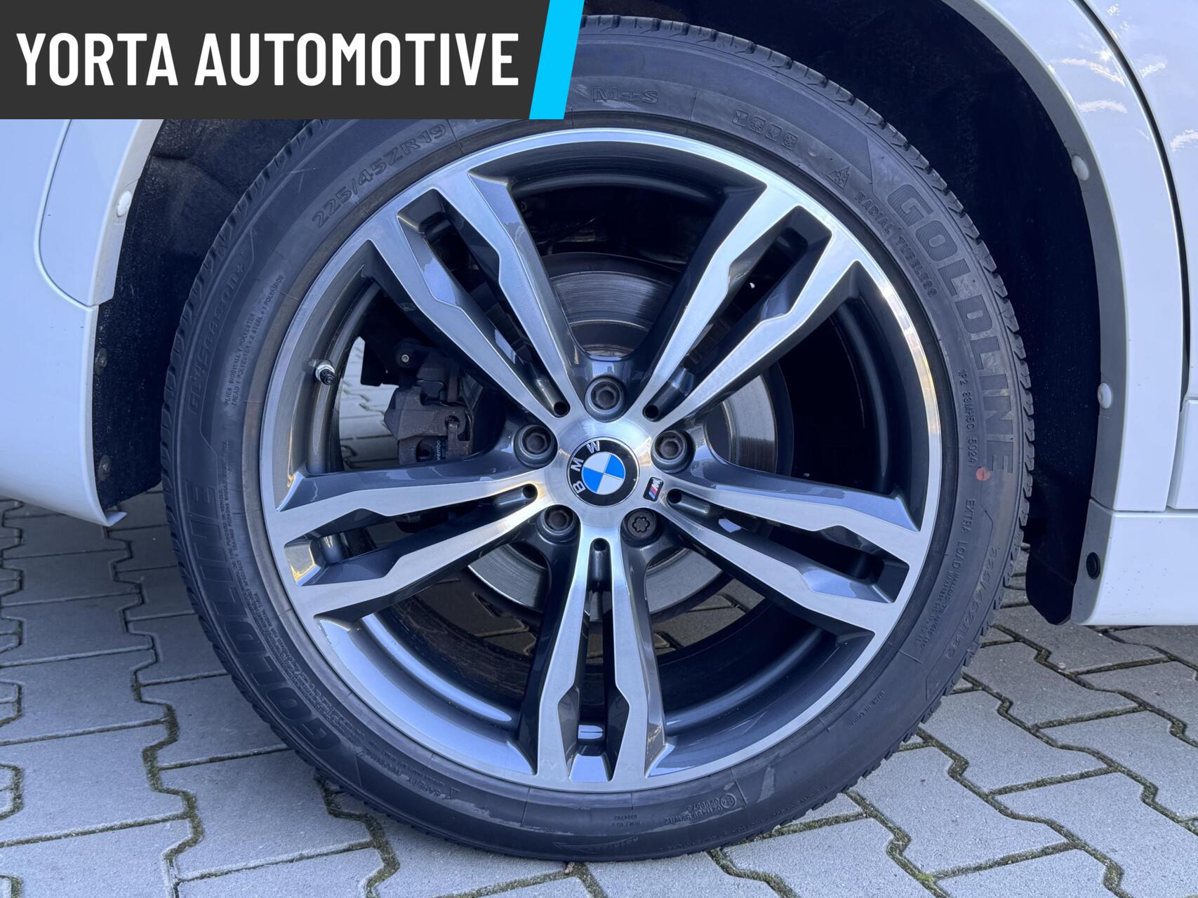 Foto van BMW X1 Xdrive20i