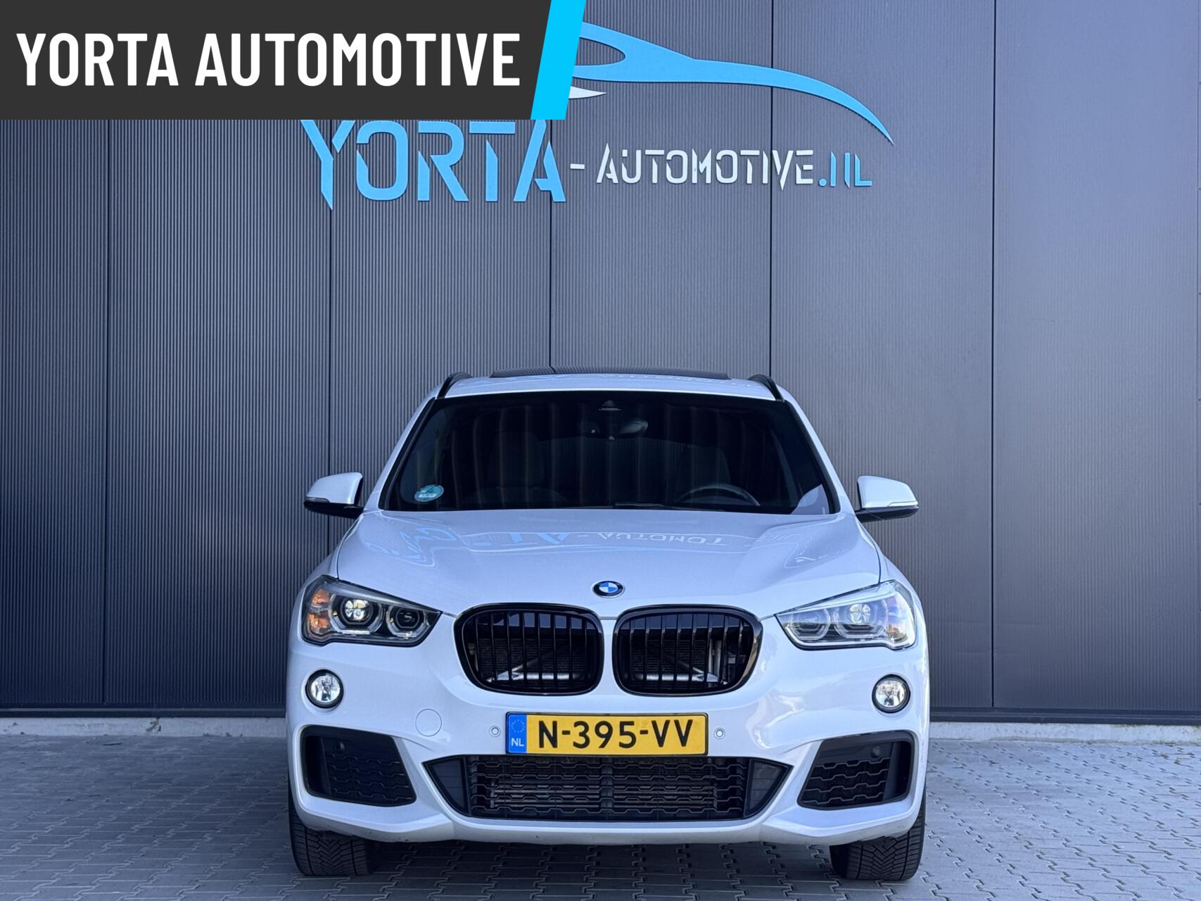 Foto van BMW X1 Xdrive20i