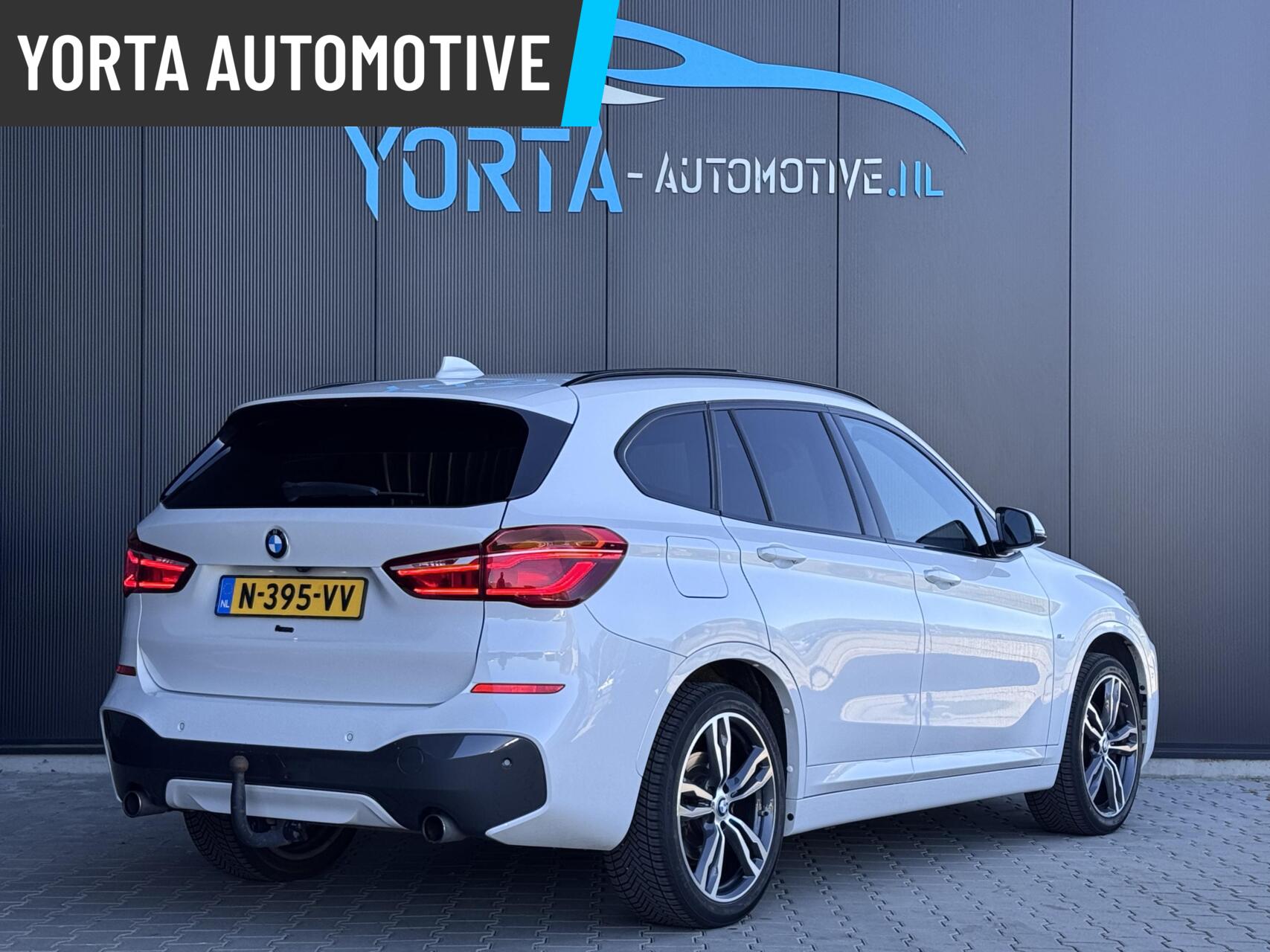 Foto van BMW X1 Xdrive20i