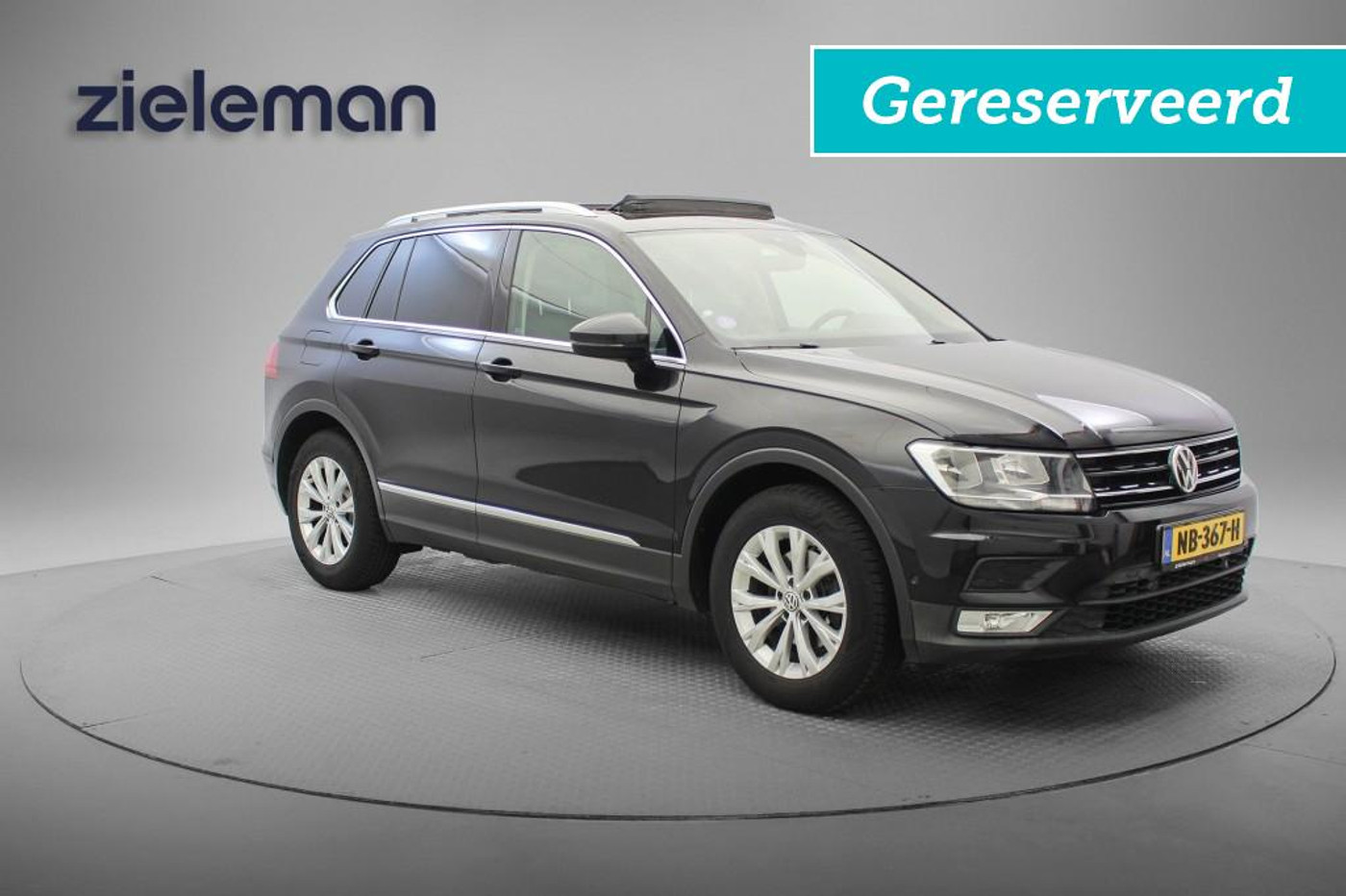 Volkswagen Tiguan 1.4 TSI Connected Series - Panorama, Carplay, Camera, Massage, Stoelverw. Trekhaak 2017 - voorkant