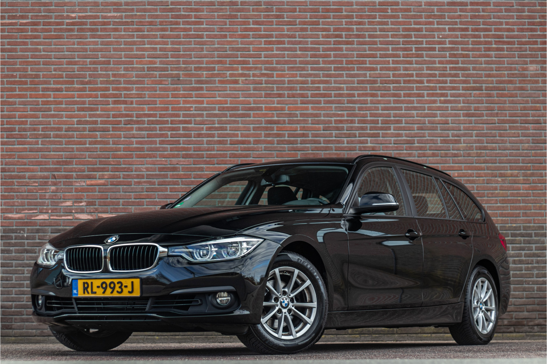 BMW 318i 318i Automaat Corporate Lease Executive, Origineel NL, Sportstoelen, Trekhaak, Full LED, Navigatie, PDC. 2017 - voorkant