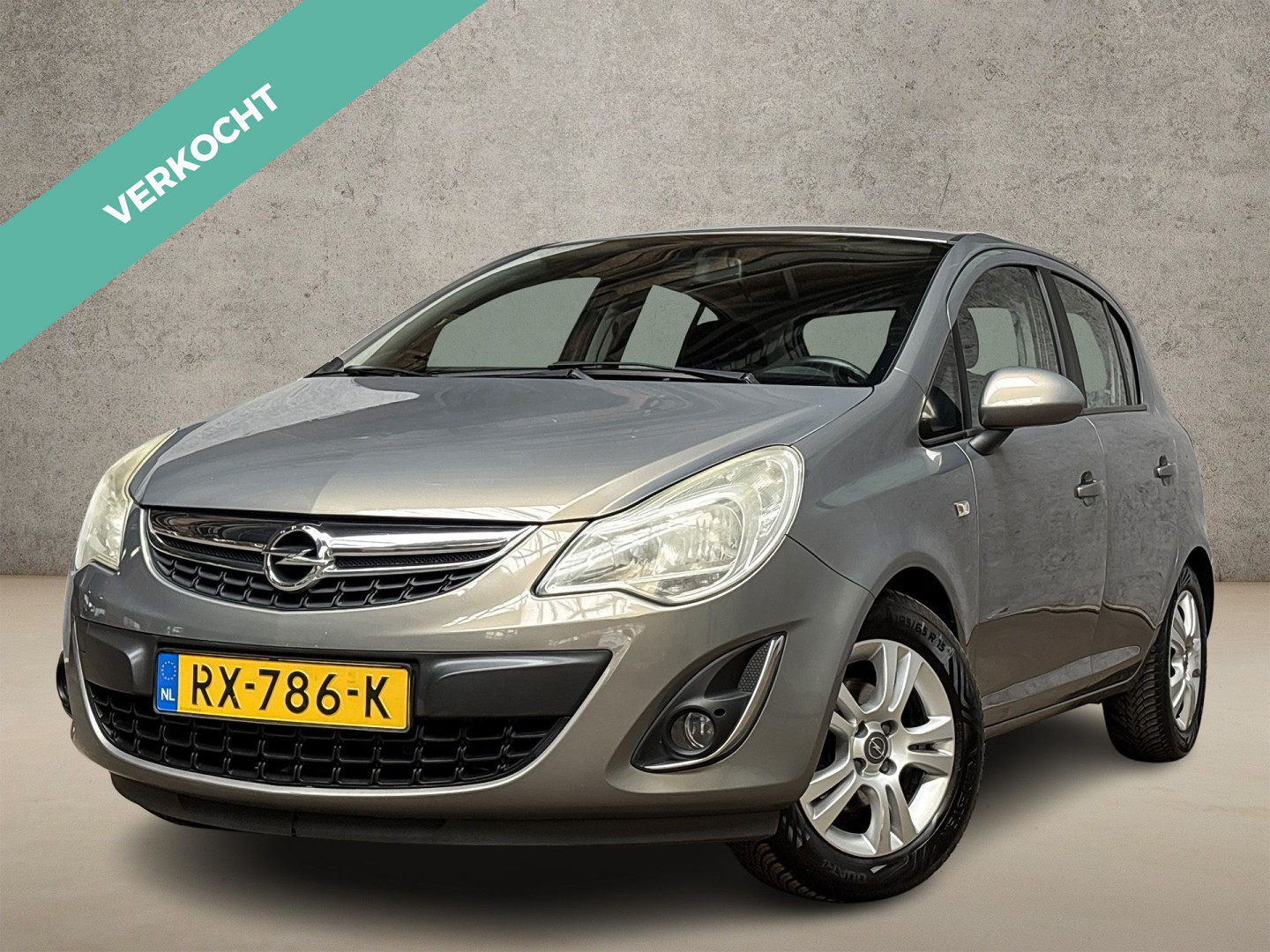 Opel Corsa 1.2-16V Sport 2011 - voorkant