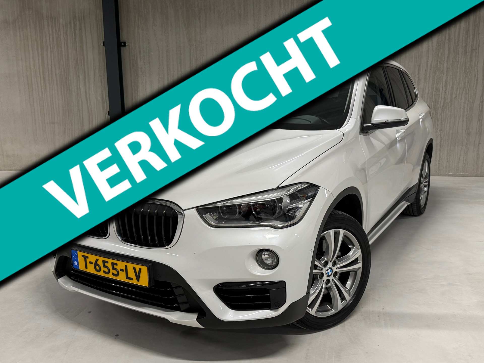 BMW X1 Xdrive20i XDrive20i Sportline - Pano - Memoryzetel - Camera - Hifi 2017 - voorkant