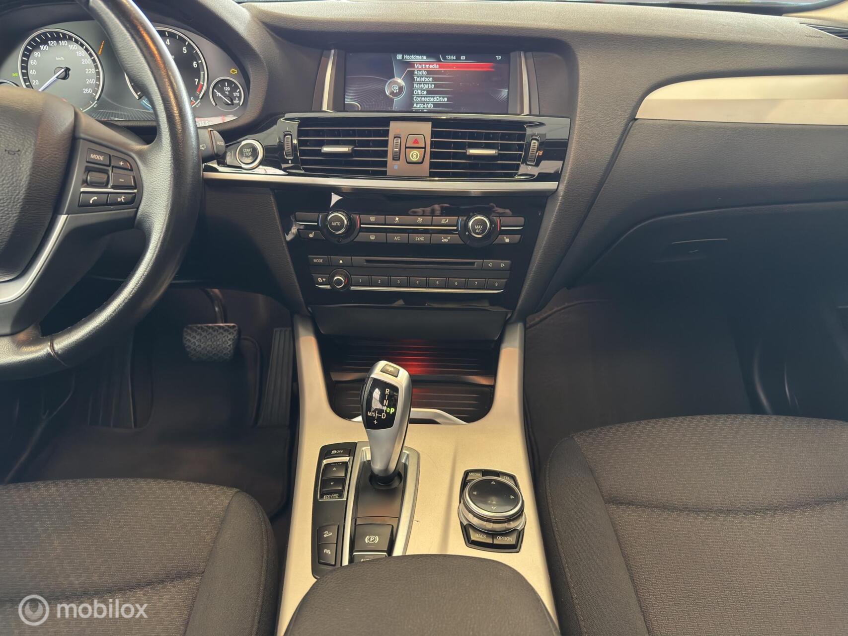 Foto van BMW X3 Xdrive28i