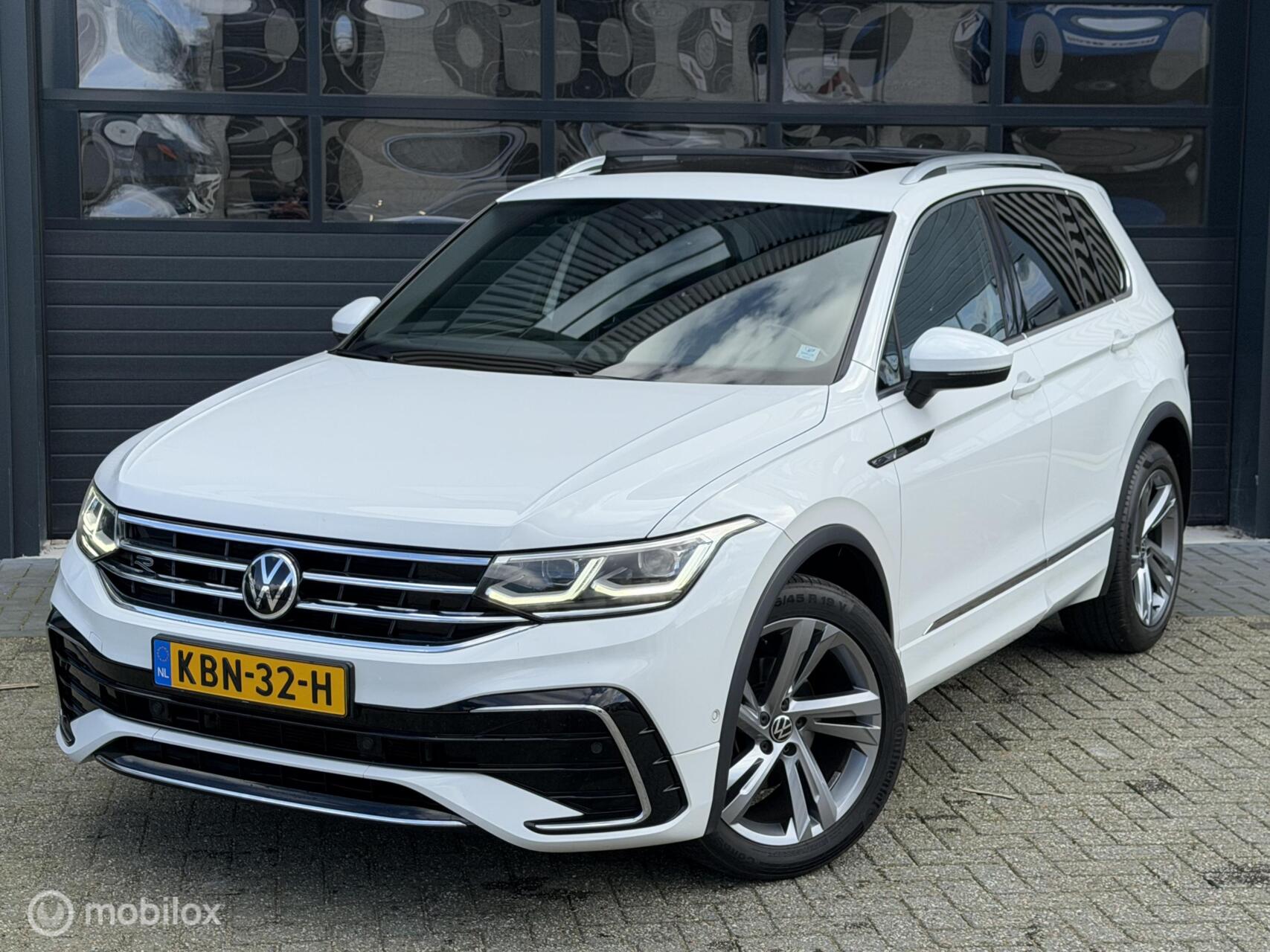 Volkswagen Tiguan 1.5 TSI 3x R-Line Business+ | Pano | VOL 2020 - voorkant