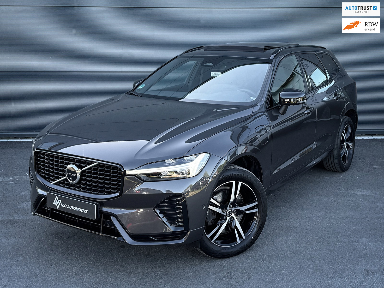 Volvo Xc60 Volvo XC60 2.0 T6 Plug-in hybrid AWD R-Design, Pano, Stuurverwarming, Lane assist, 360°, Leder, Stoelverwarming, Memory 2021 - voorkant