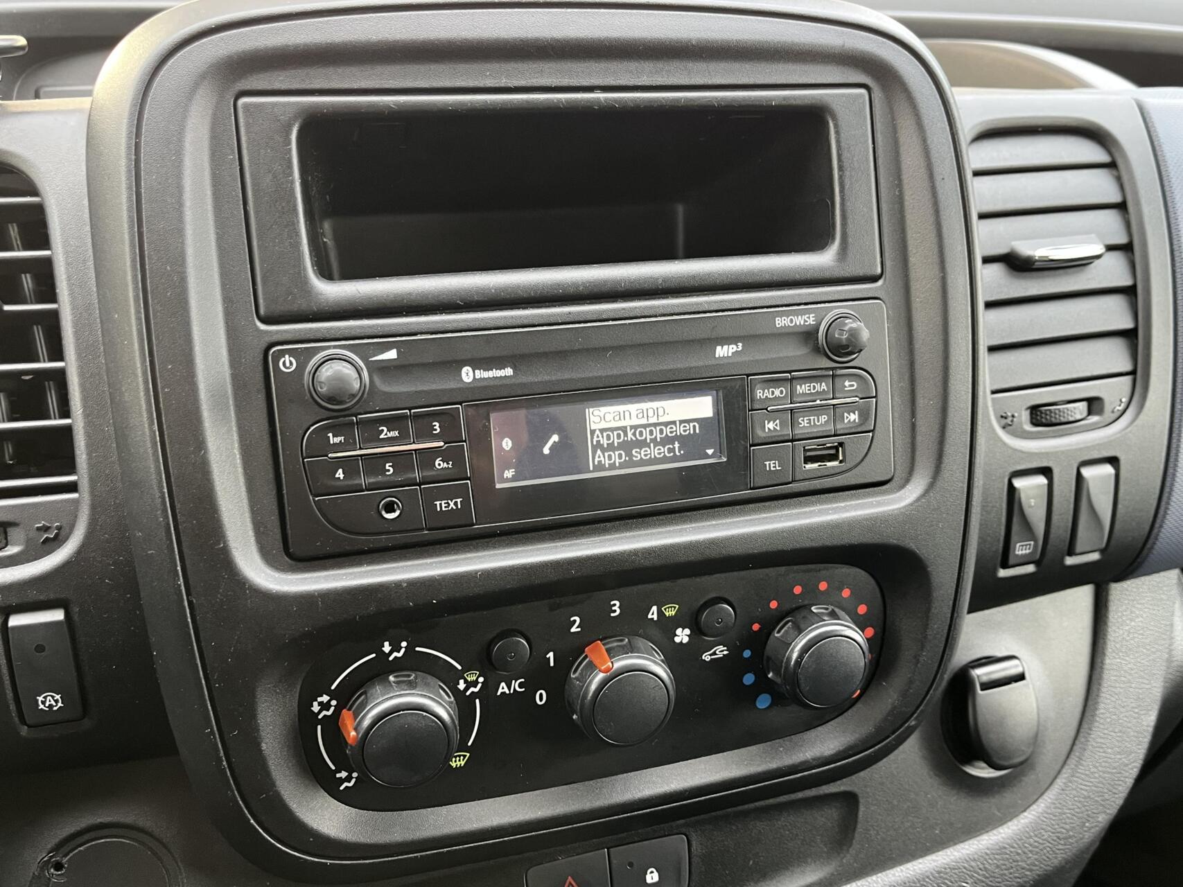 Foto van Opel Vivaro-b