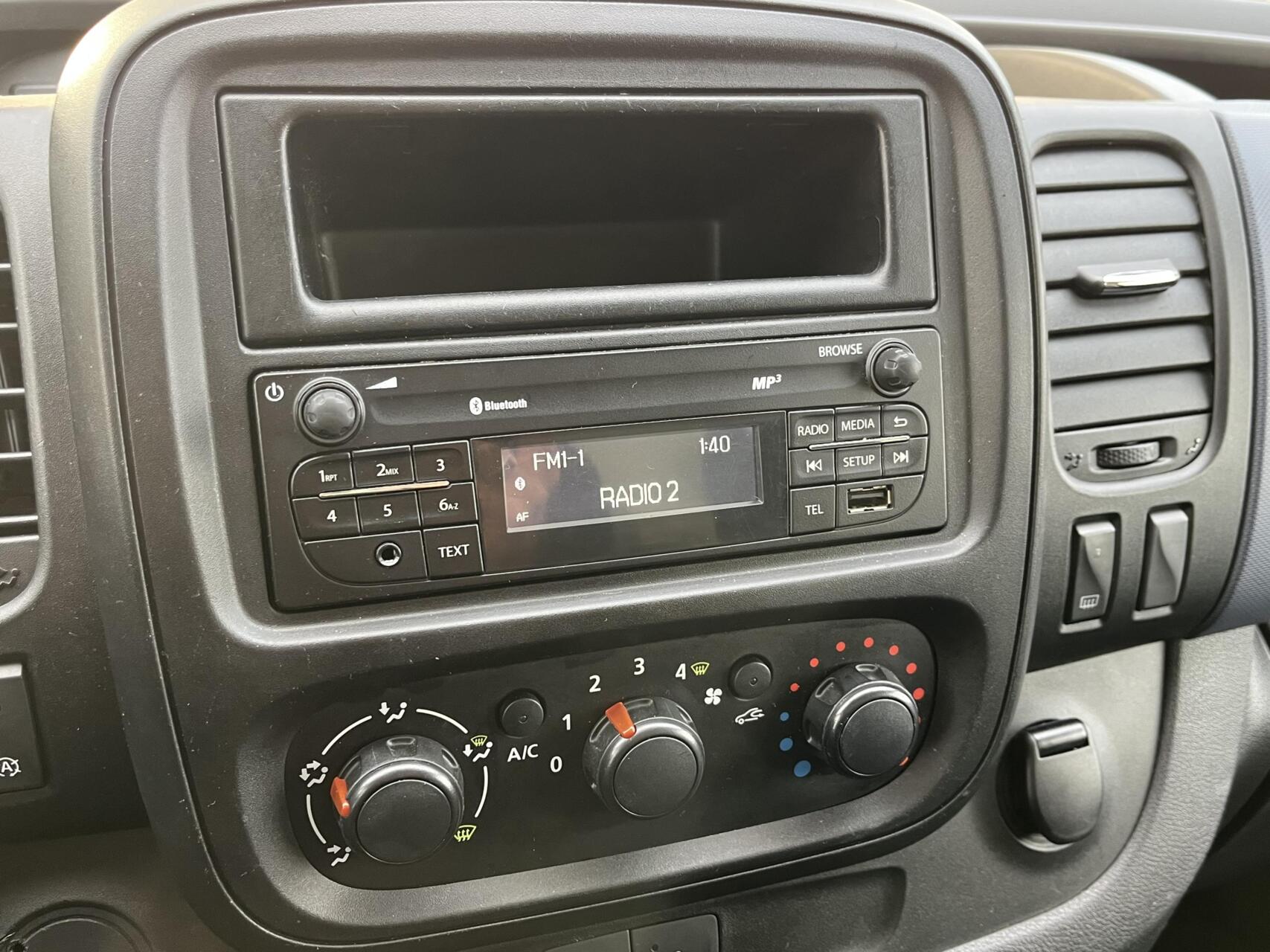Foto van Opel Vivaro-b