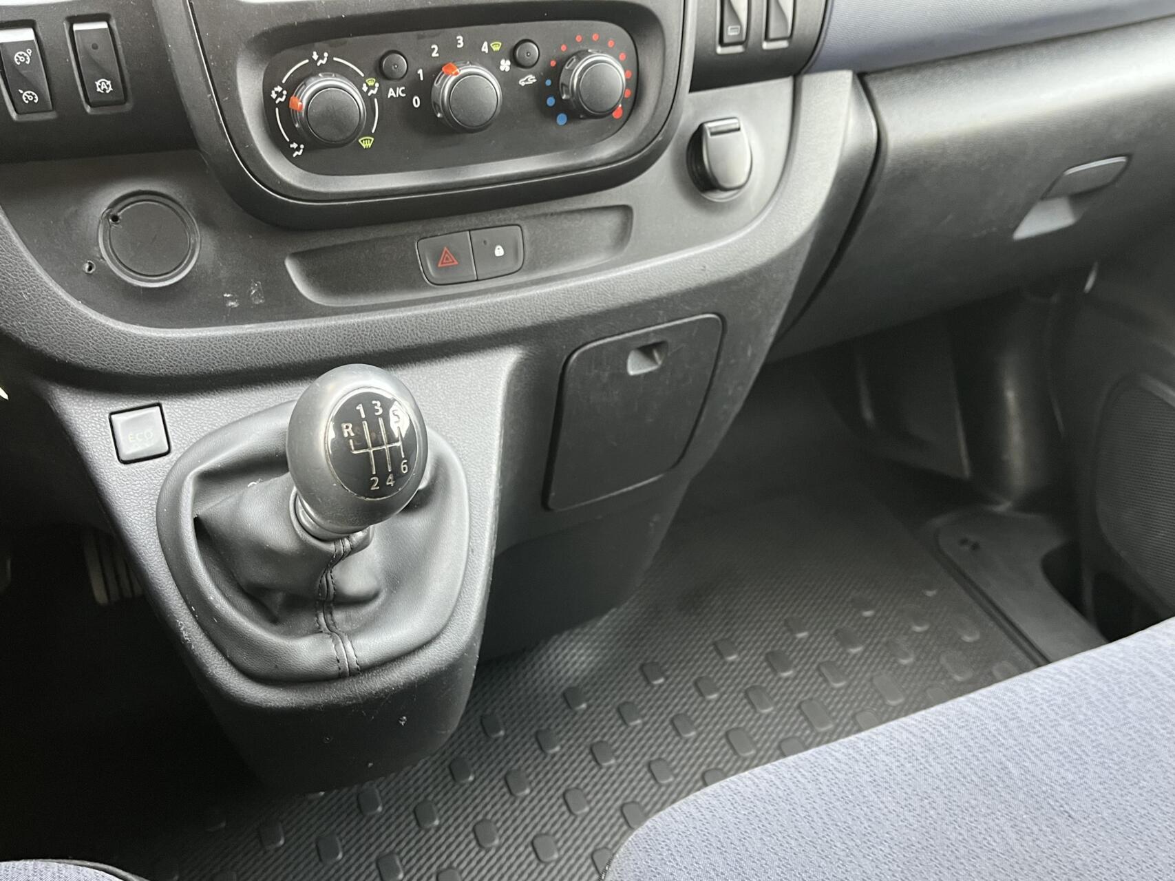 Foto van Opel Vivaro-b