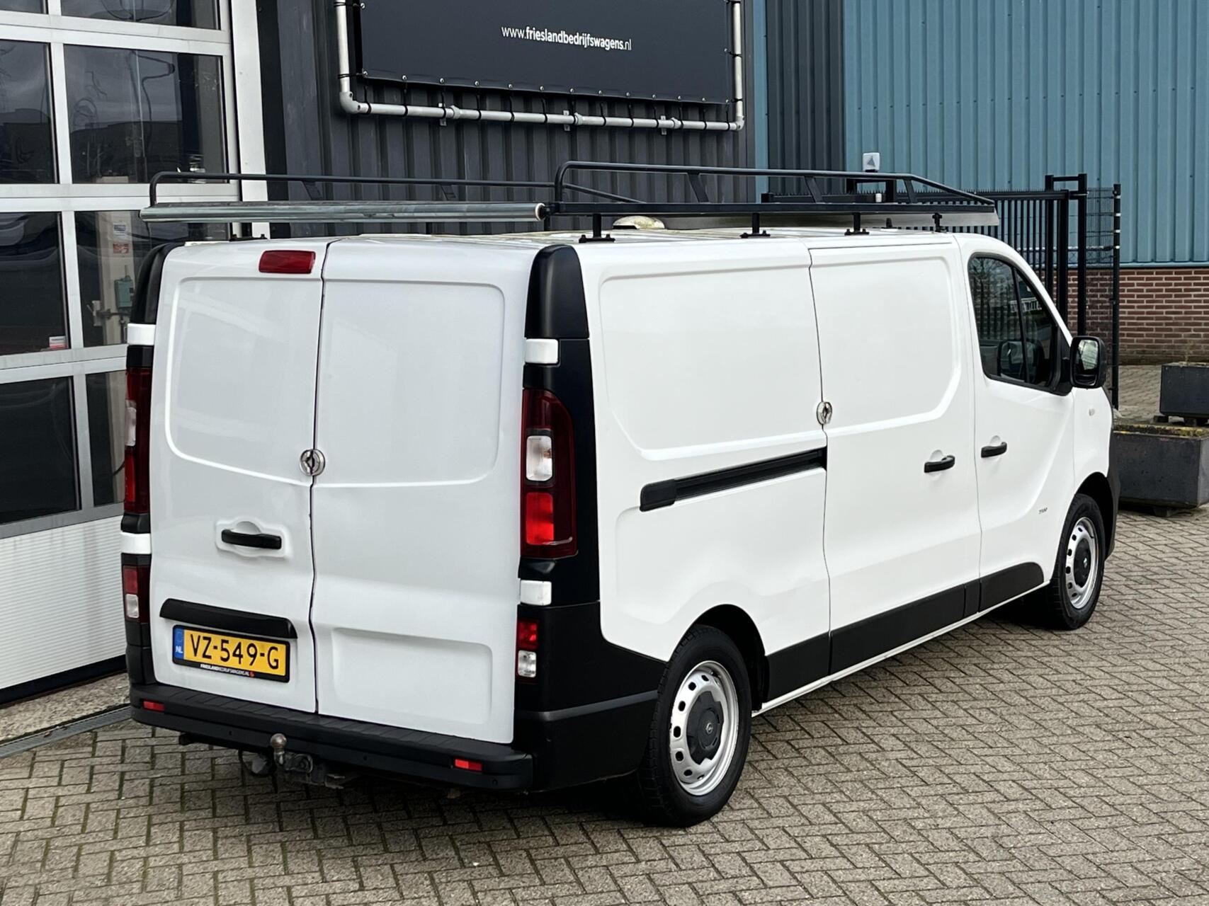Foto van Opel Vivaro-b