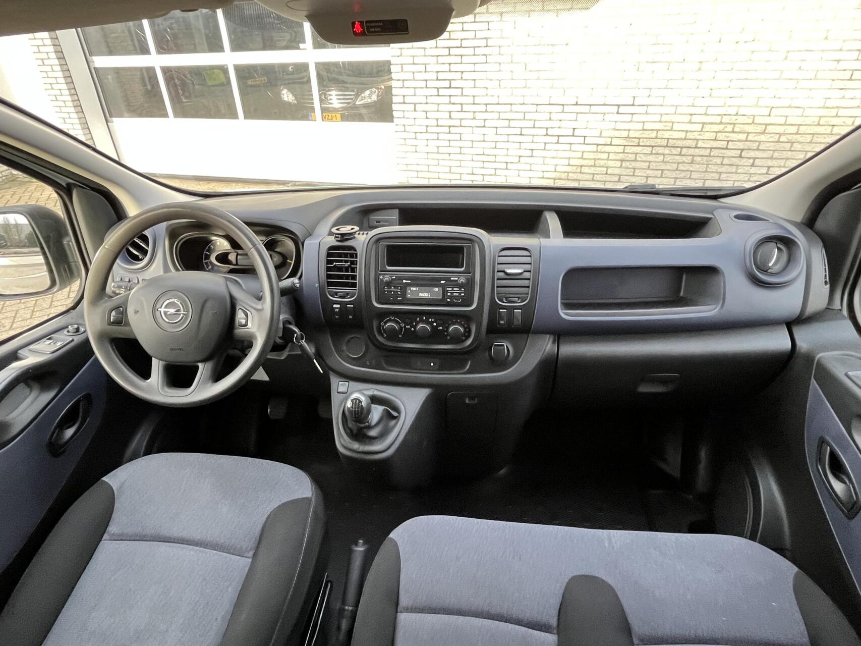 Foto van Opel Vivaro-b