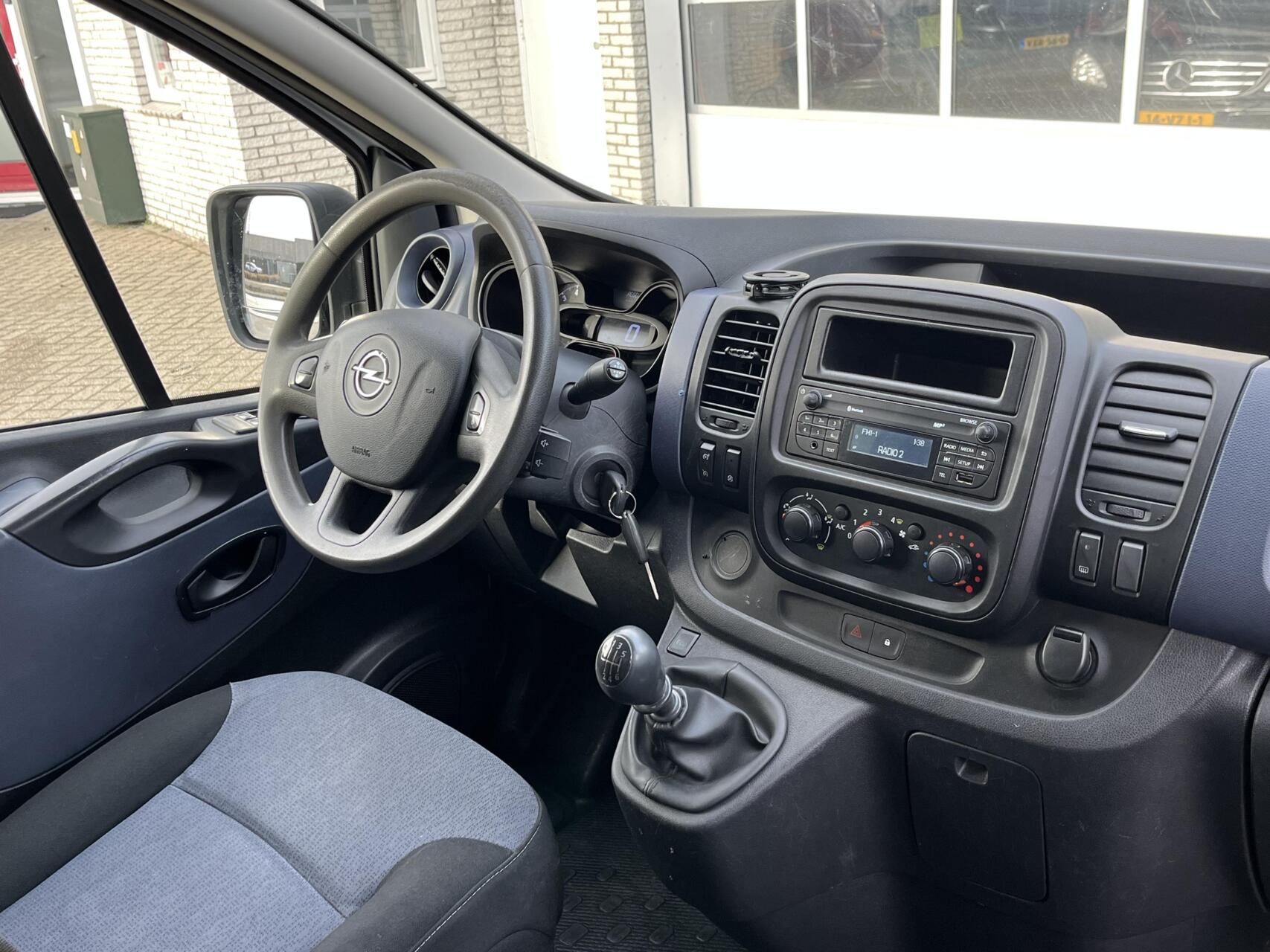 Foto van Opel Vivaro-b