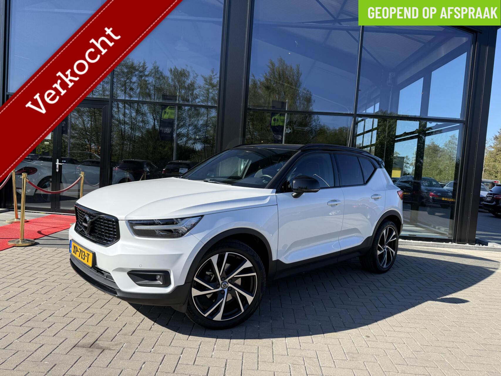 Volvo XC40 2.0 T4 R-Design|ACC|Camera|ElekTrekhaak|Stoelverwarming 2019 - voorkant