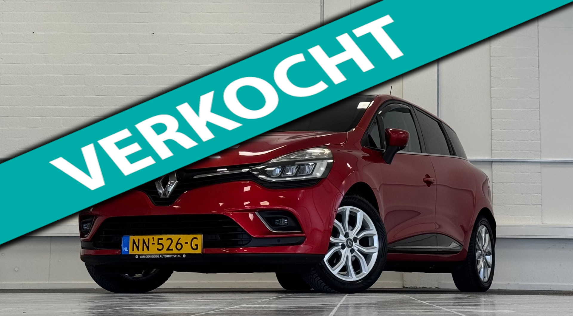 Renault Clio 1.2 TCe Intens Automaat Panoramadak Trekhaak 100% Onderhouden 2017 - voorkant