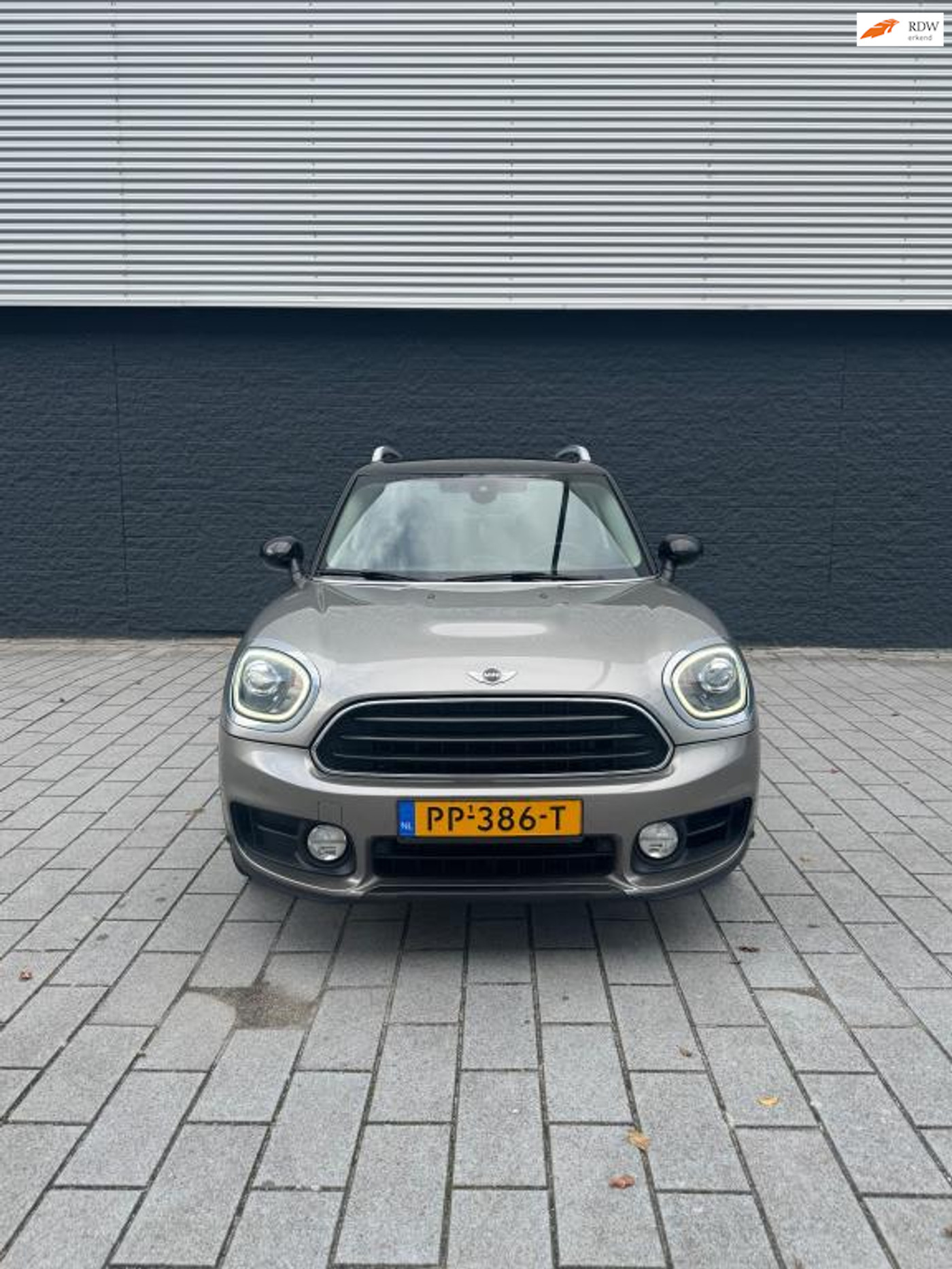 Foto van MINI COUNTRYMAN COOPER