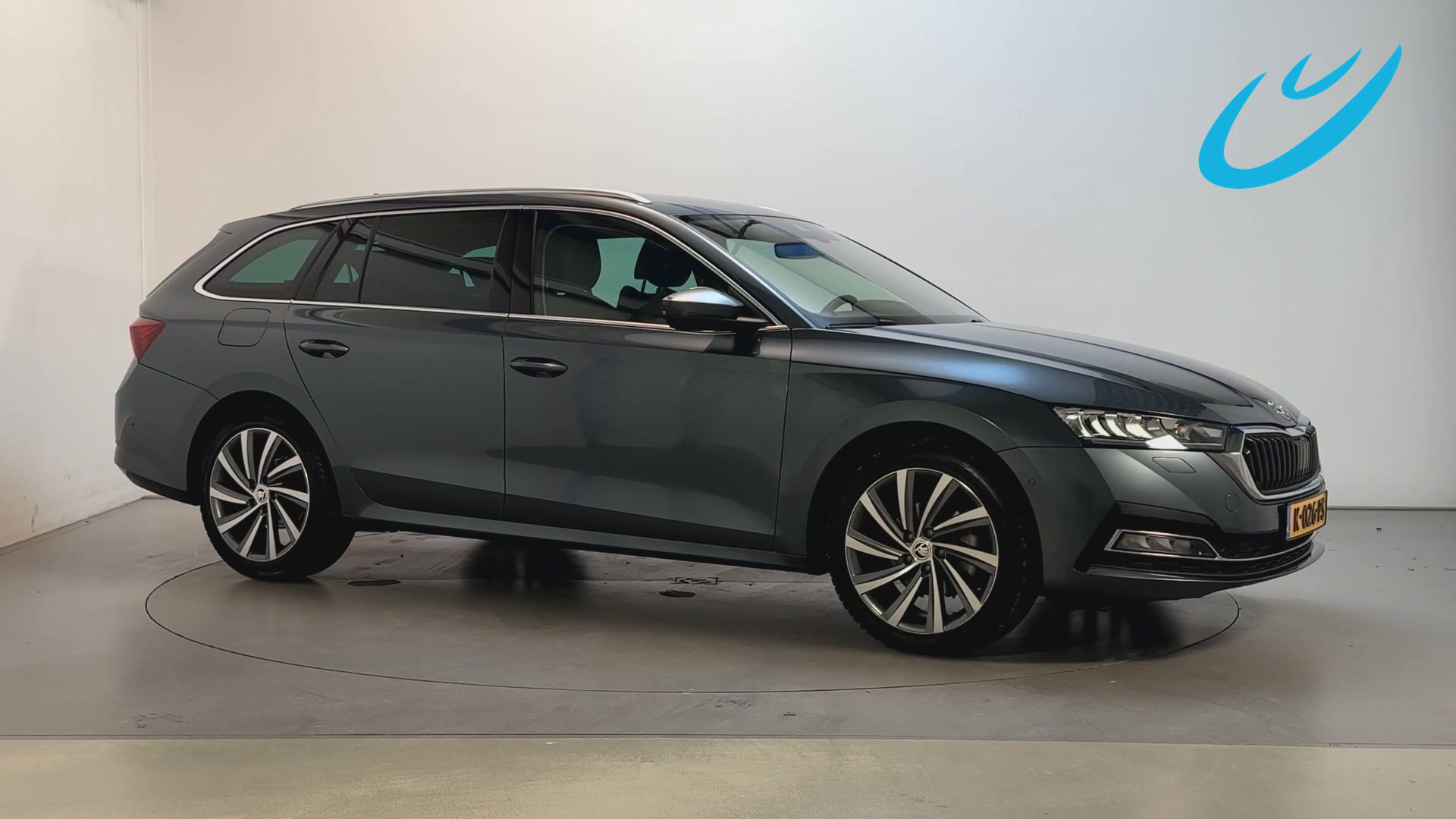 Skoda Octavia 1.0 e-TSI DSG Business Edition PlusLeder Sfeerverlichting Stoelverwarming Adaptive Cruise 2021 - voorkant