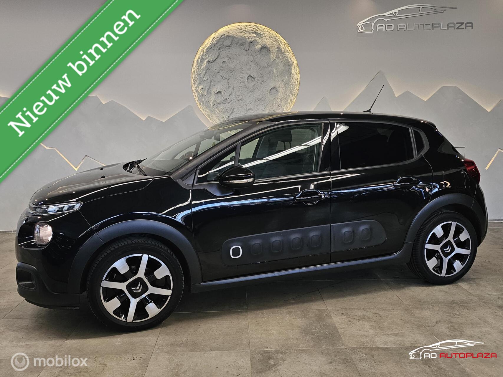 Citroen C3 1.2 PureTech Live Carplay/Camera/Navigatie 2017 - voorkant
